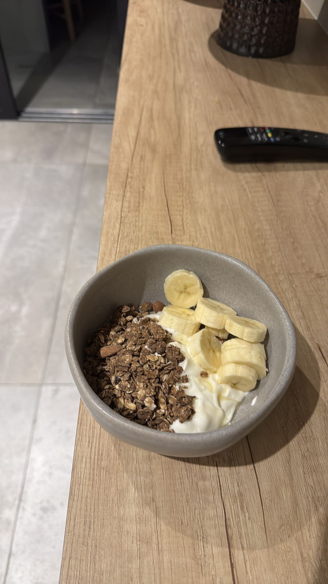 yogur con plátano y granola