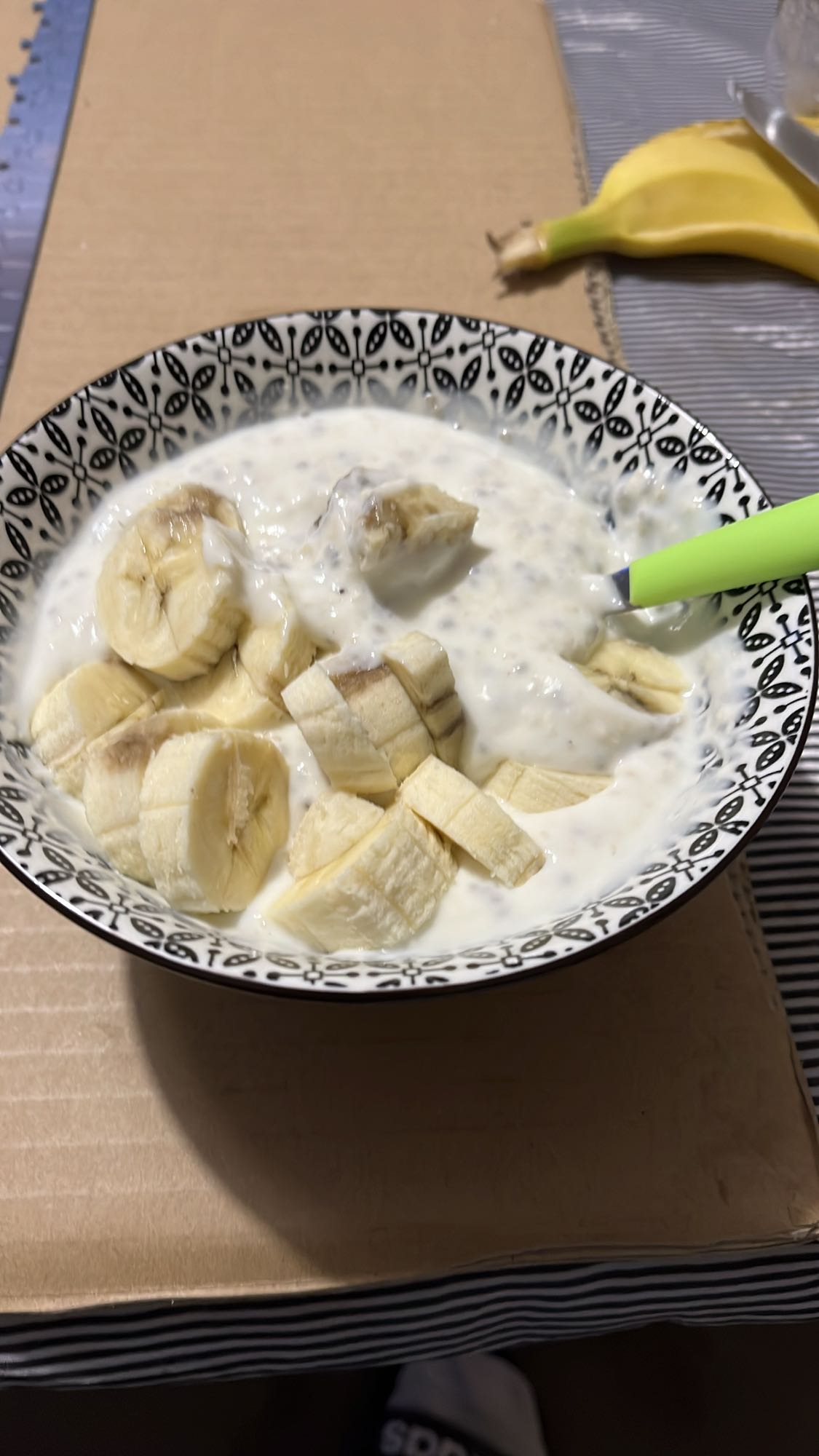 Банан с кисело мляко