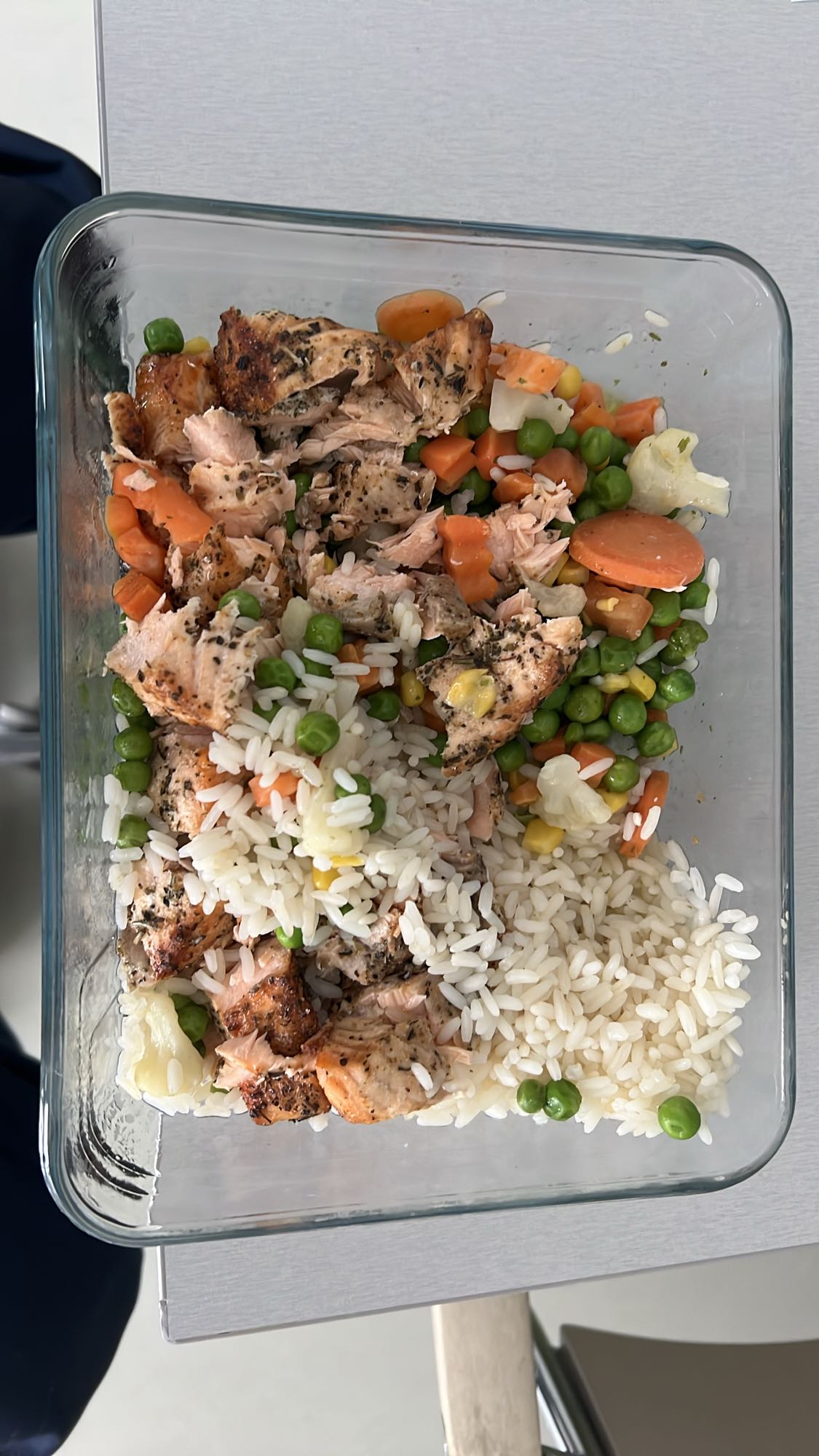 Łosoś z ryżem i warzywami