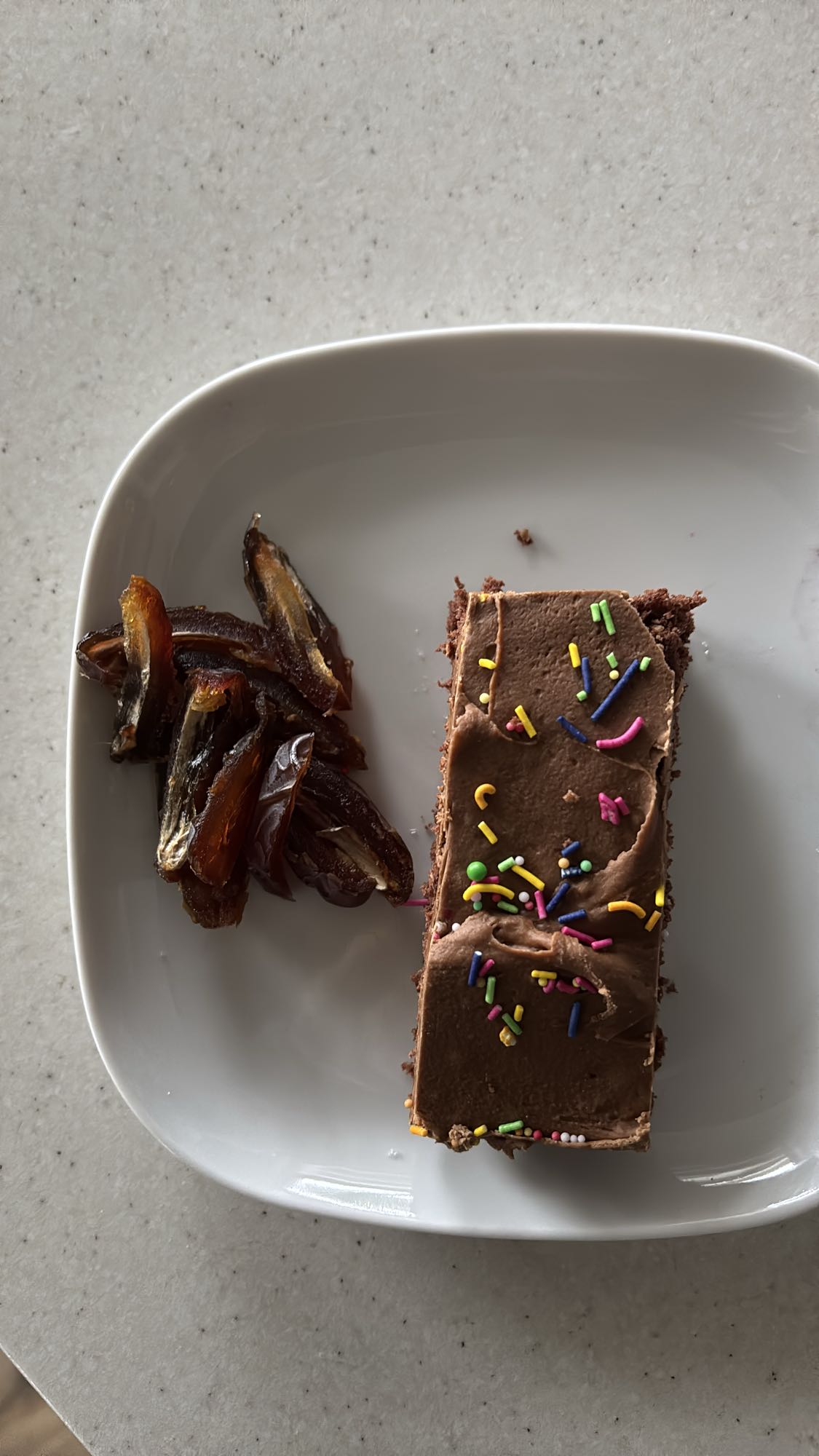 Sjokoladekake og dadler