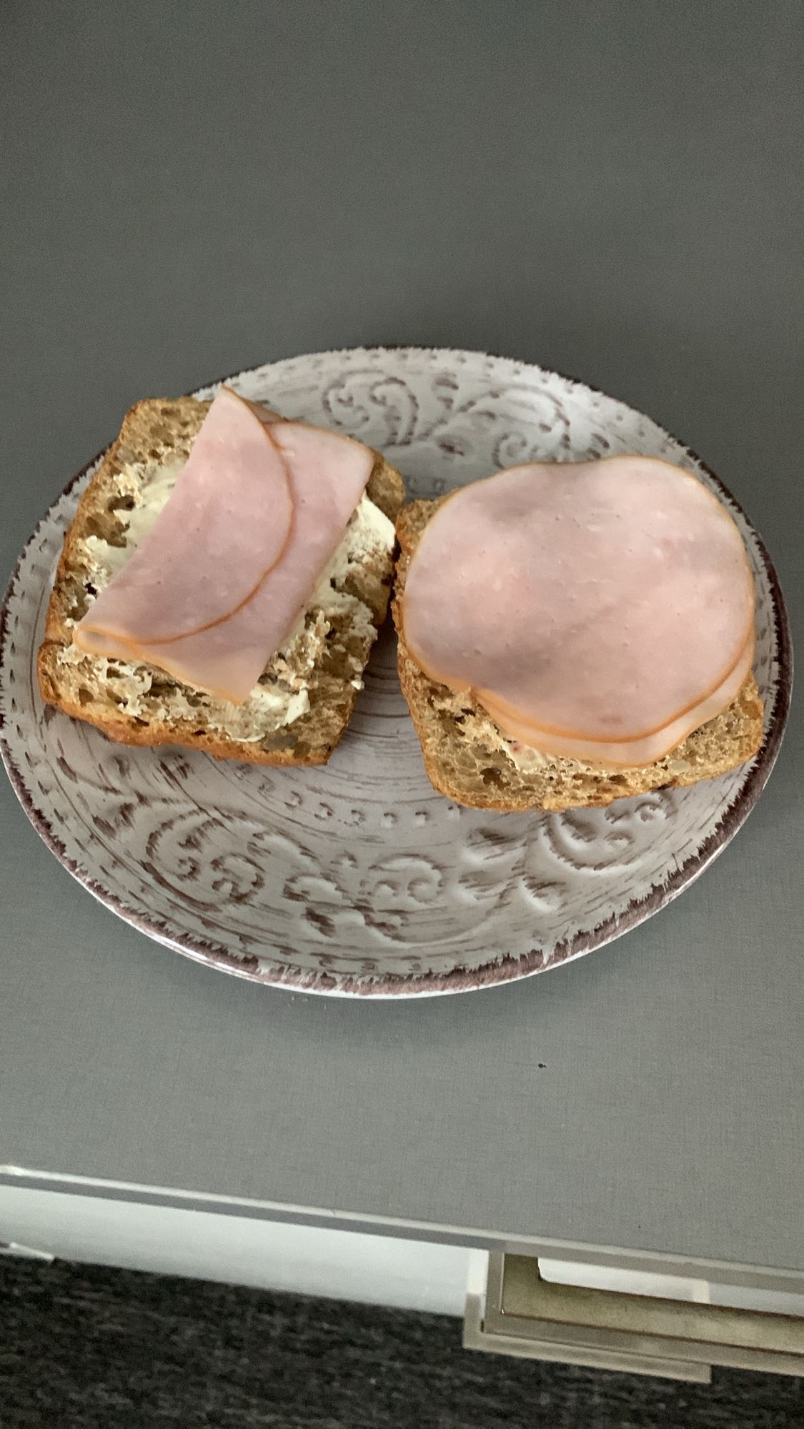 Skinkmackor med bröd