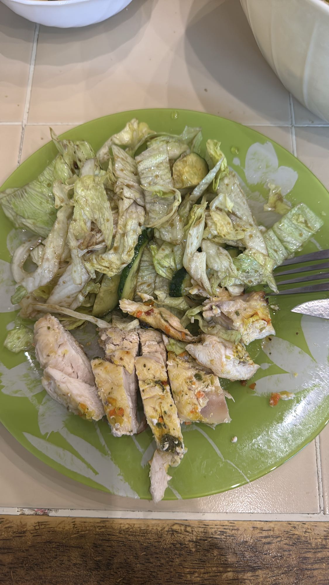 Курица с салатом