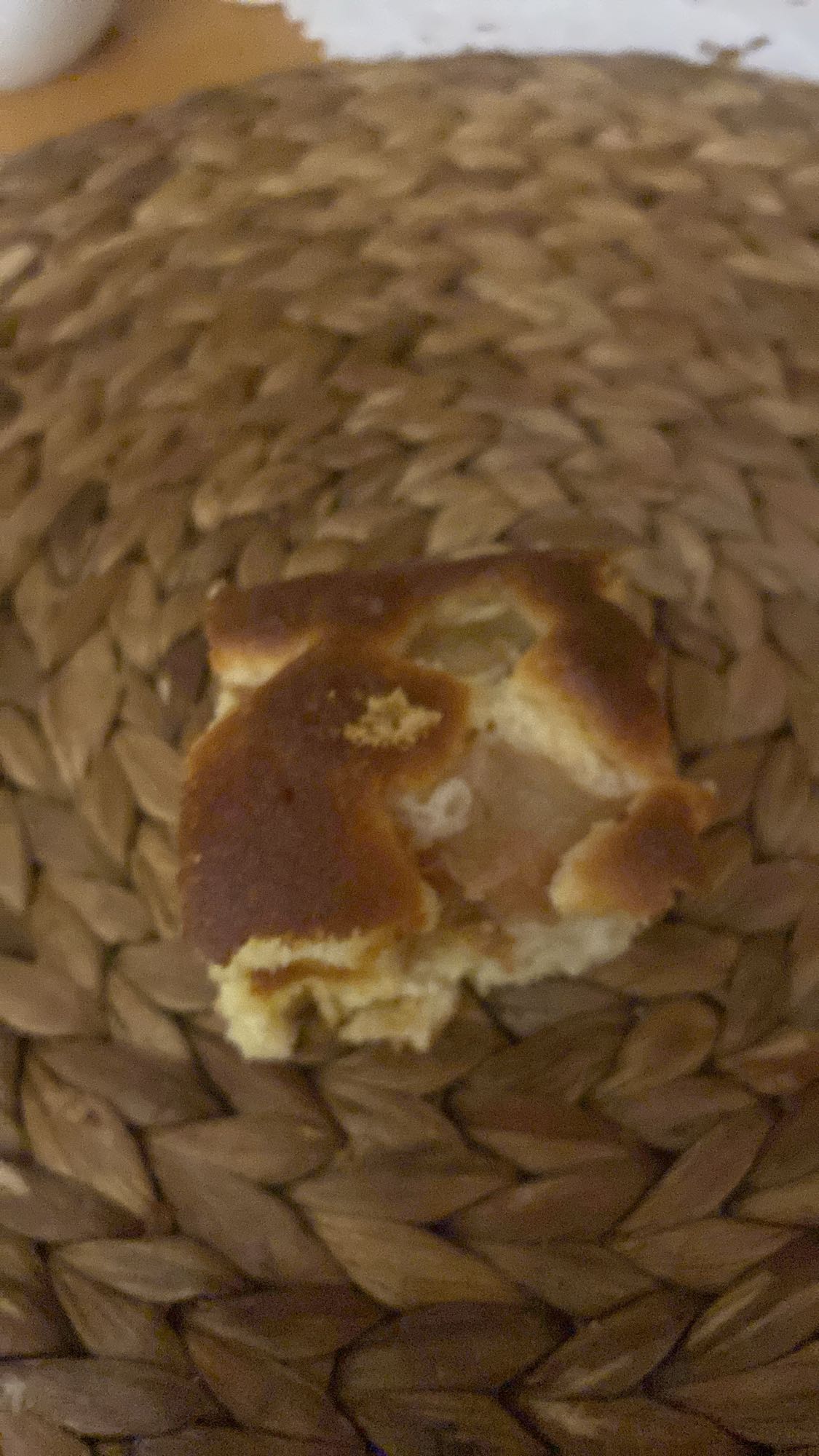 kawałek ciasta z jabłkami