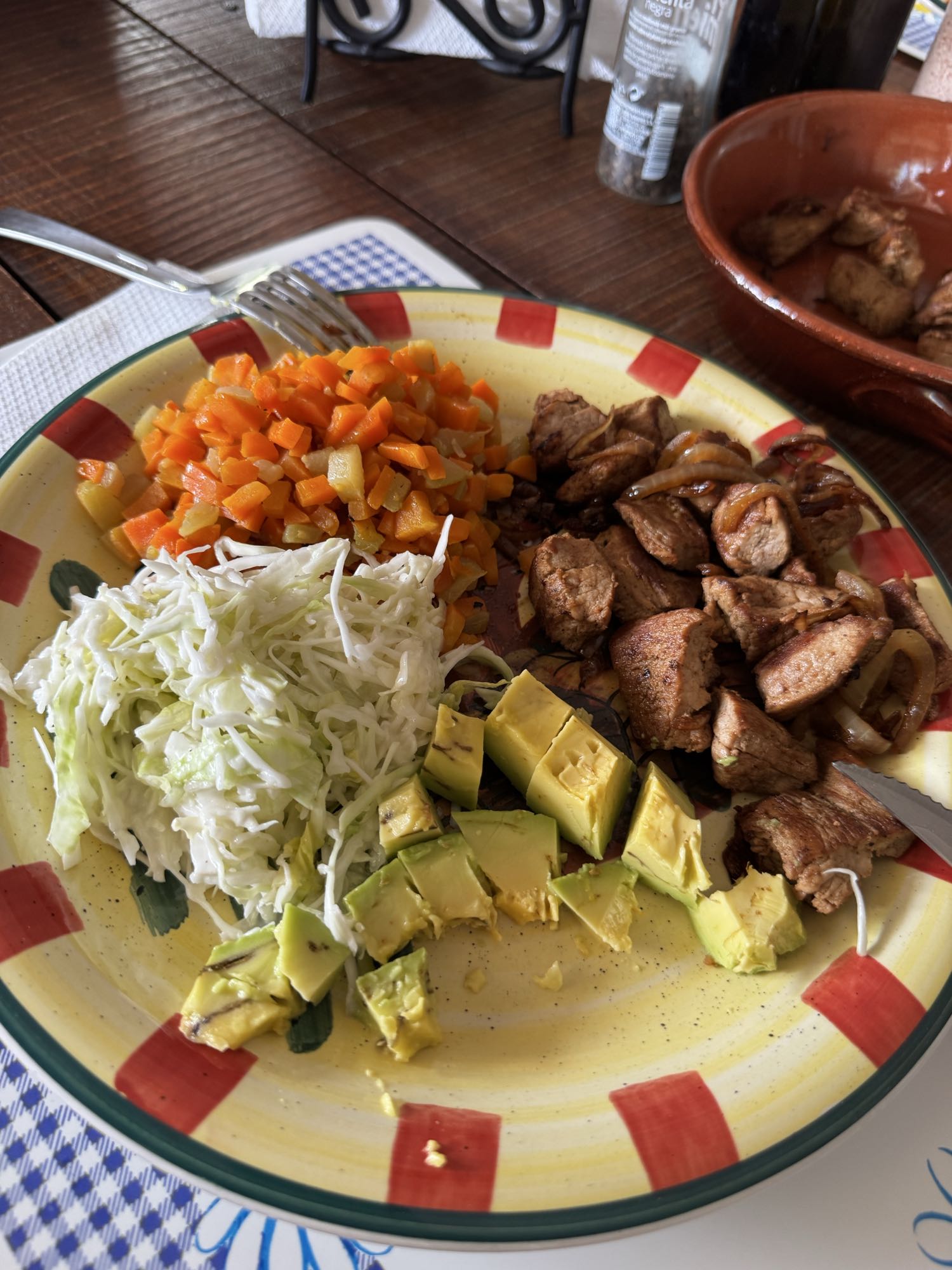 Plato con pollo y verduras