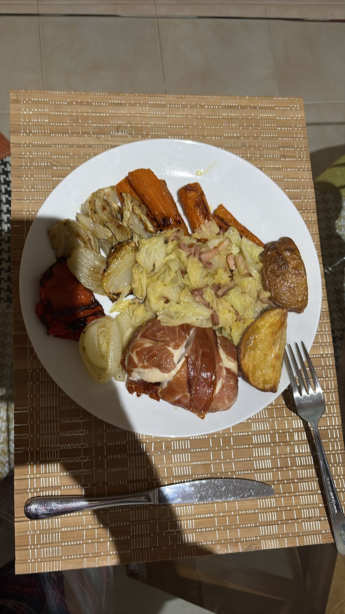 Roast chicken & veggies plate