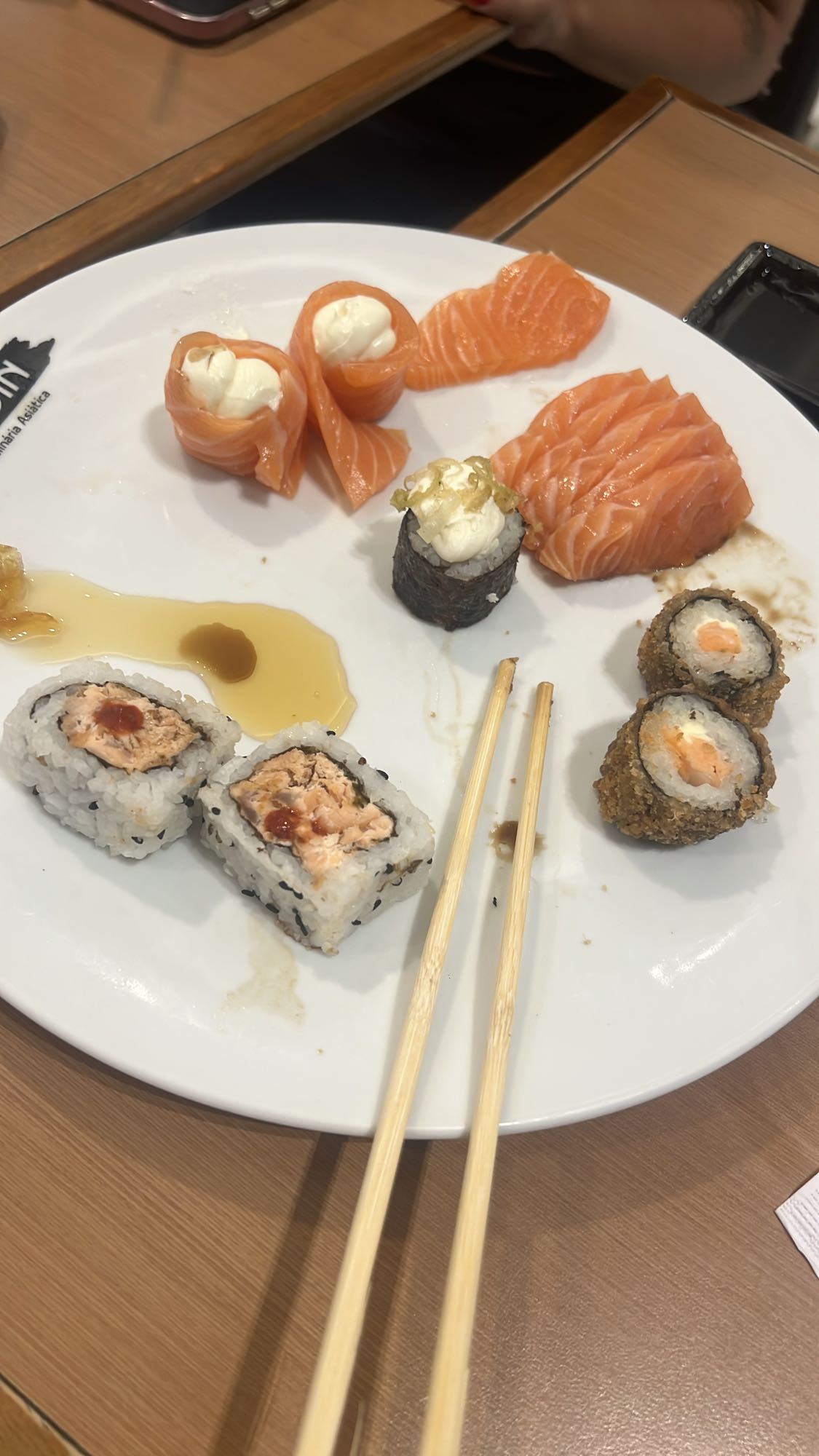 Prato de sushi variado