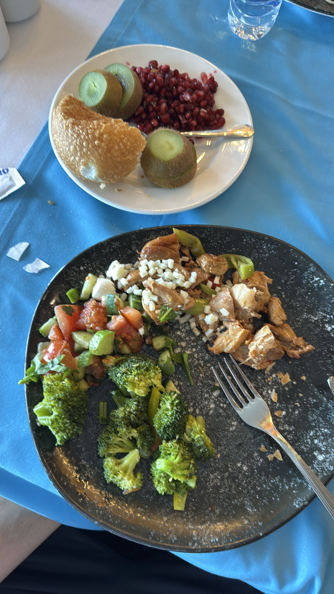 Овощи с курицей и фруктами