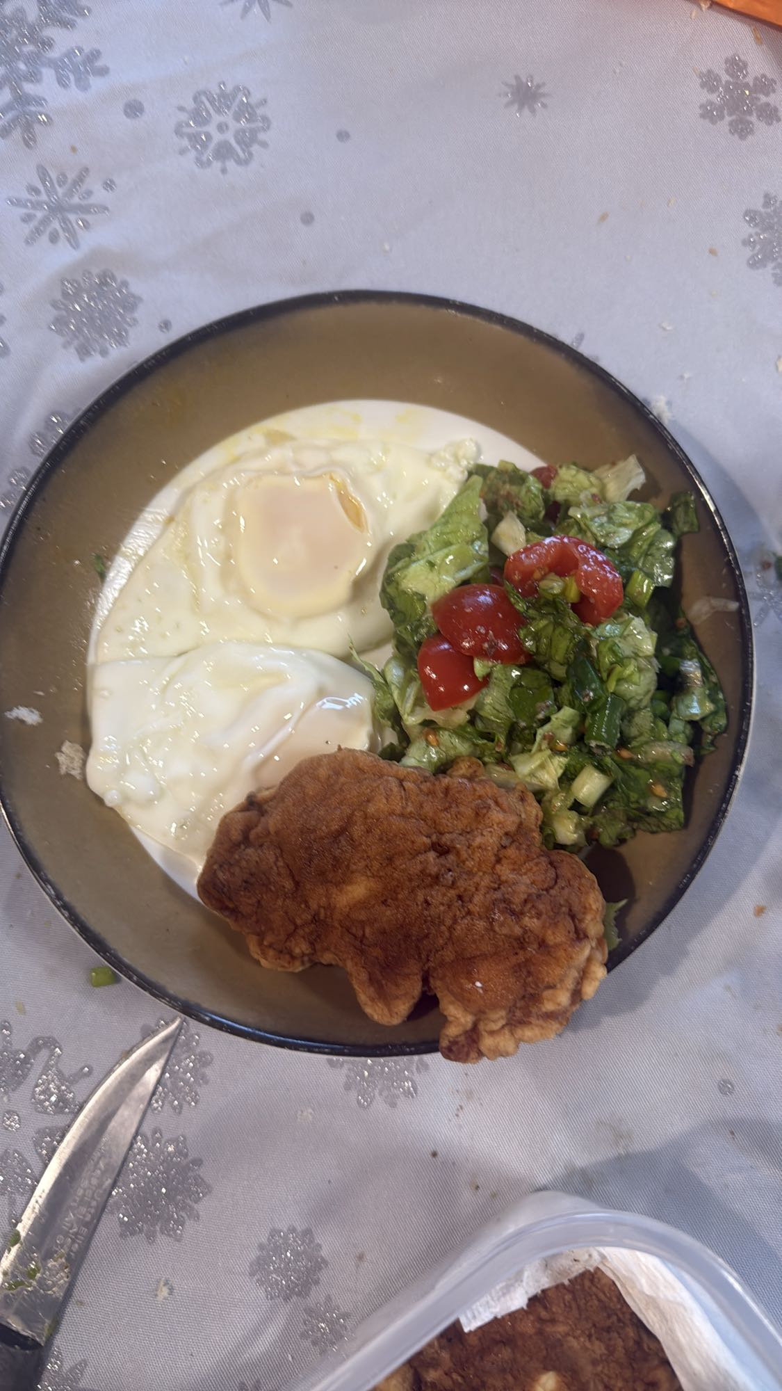 Mic dejun cu ouă și pui