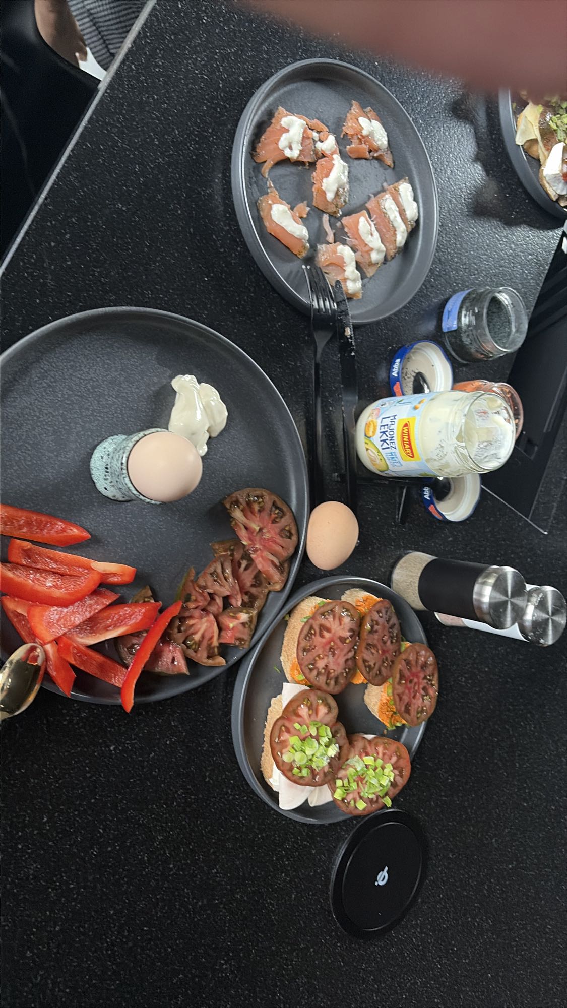 Śniadaniowy zestaw z łososiem