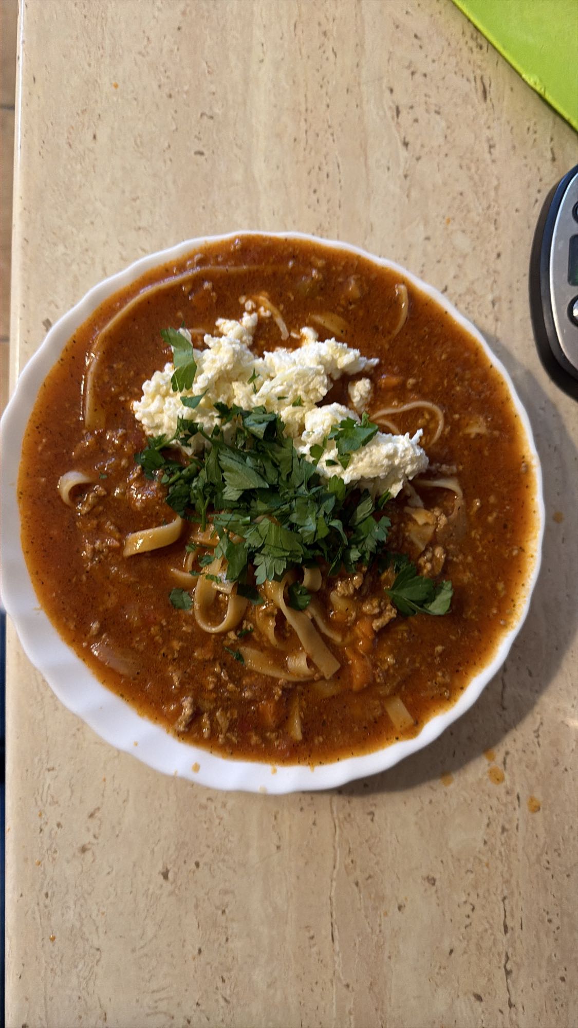 Zupa z makaronem i mięsem