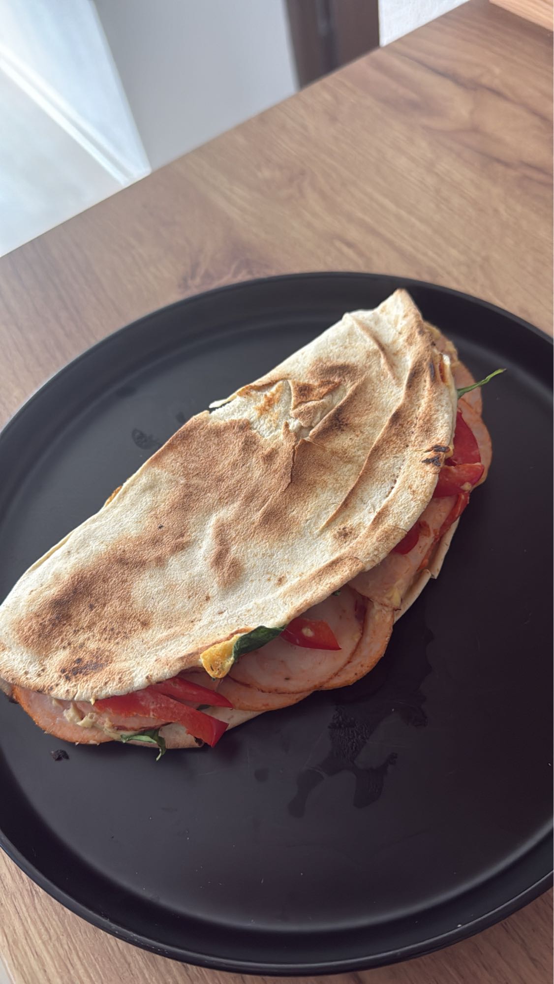 Sandviș cu lipie și curcan