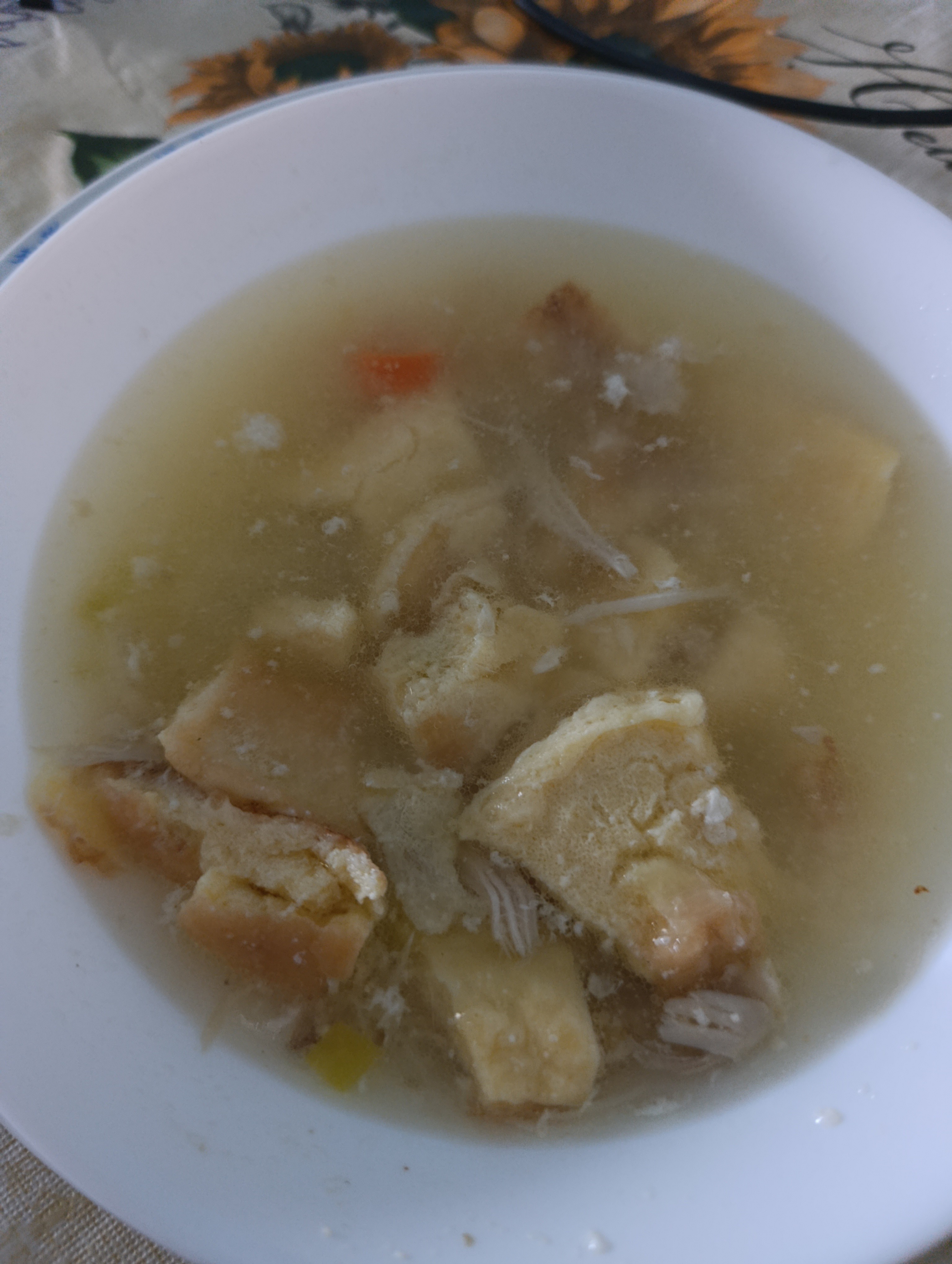 Sopa de pan con pollo