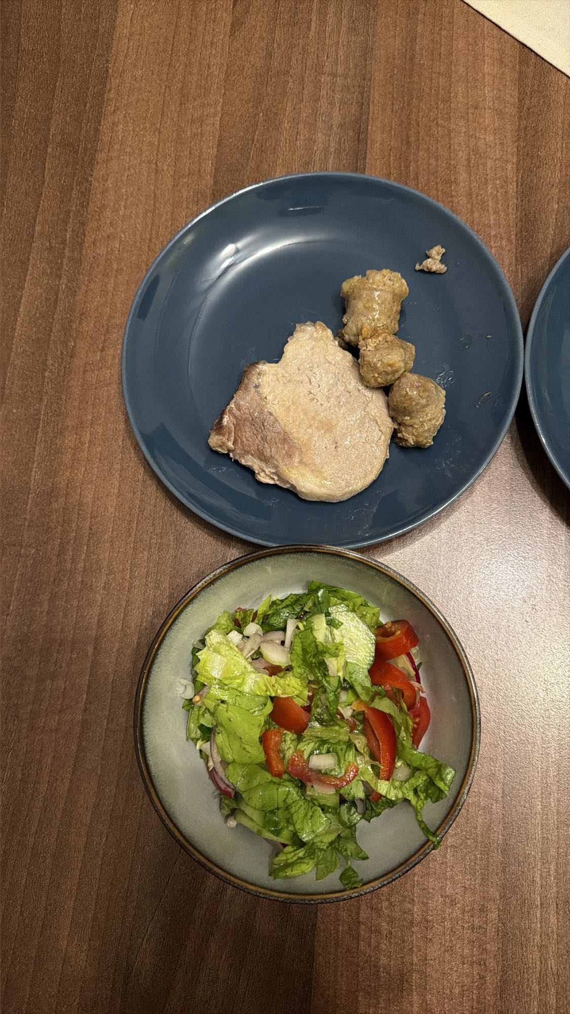 Friptură cu salată