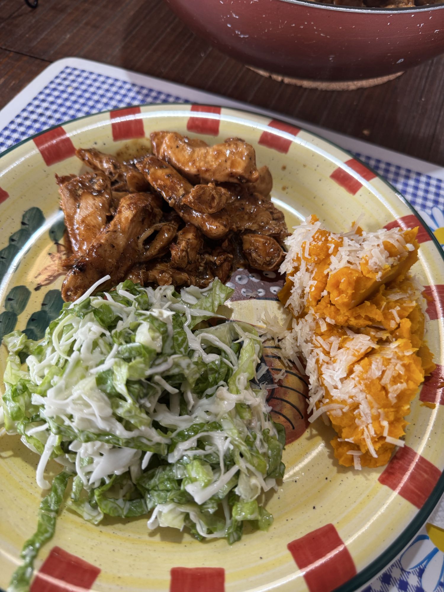Pollo con ensalada y puré