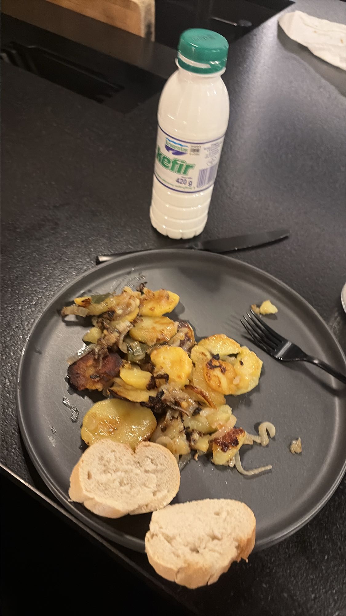 Ziemniaki z kefirem i chlebem