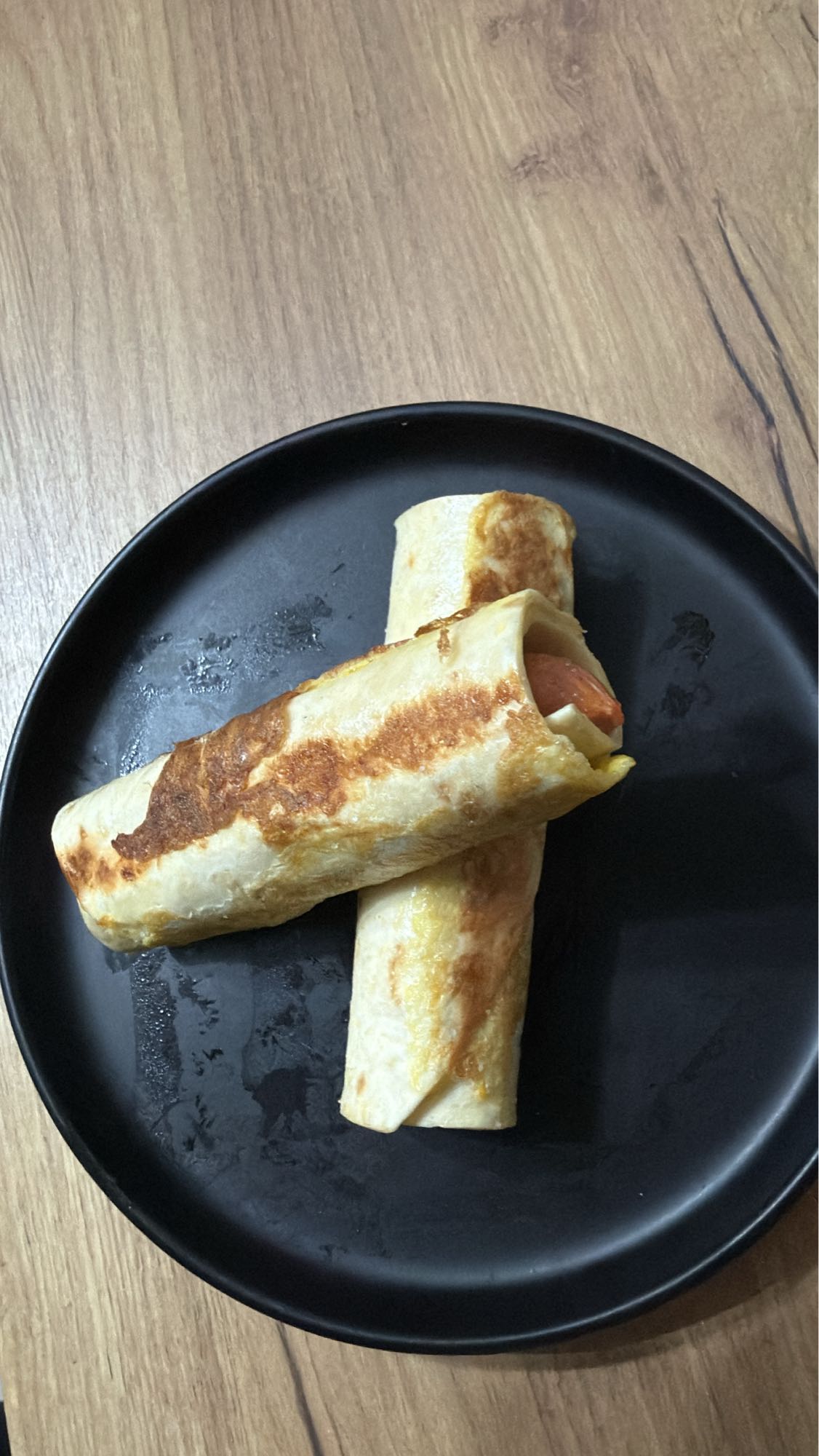 Wrap cu crenvurști și cașcaval