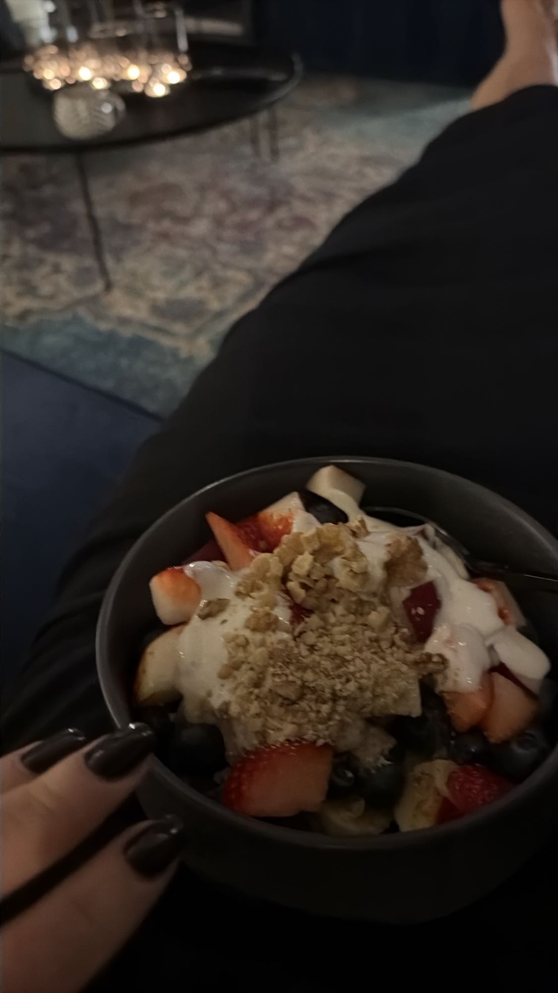 Owsianka z owocami i jogurtem