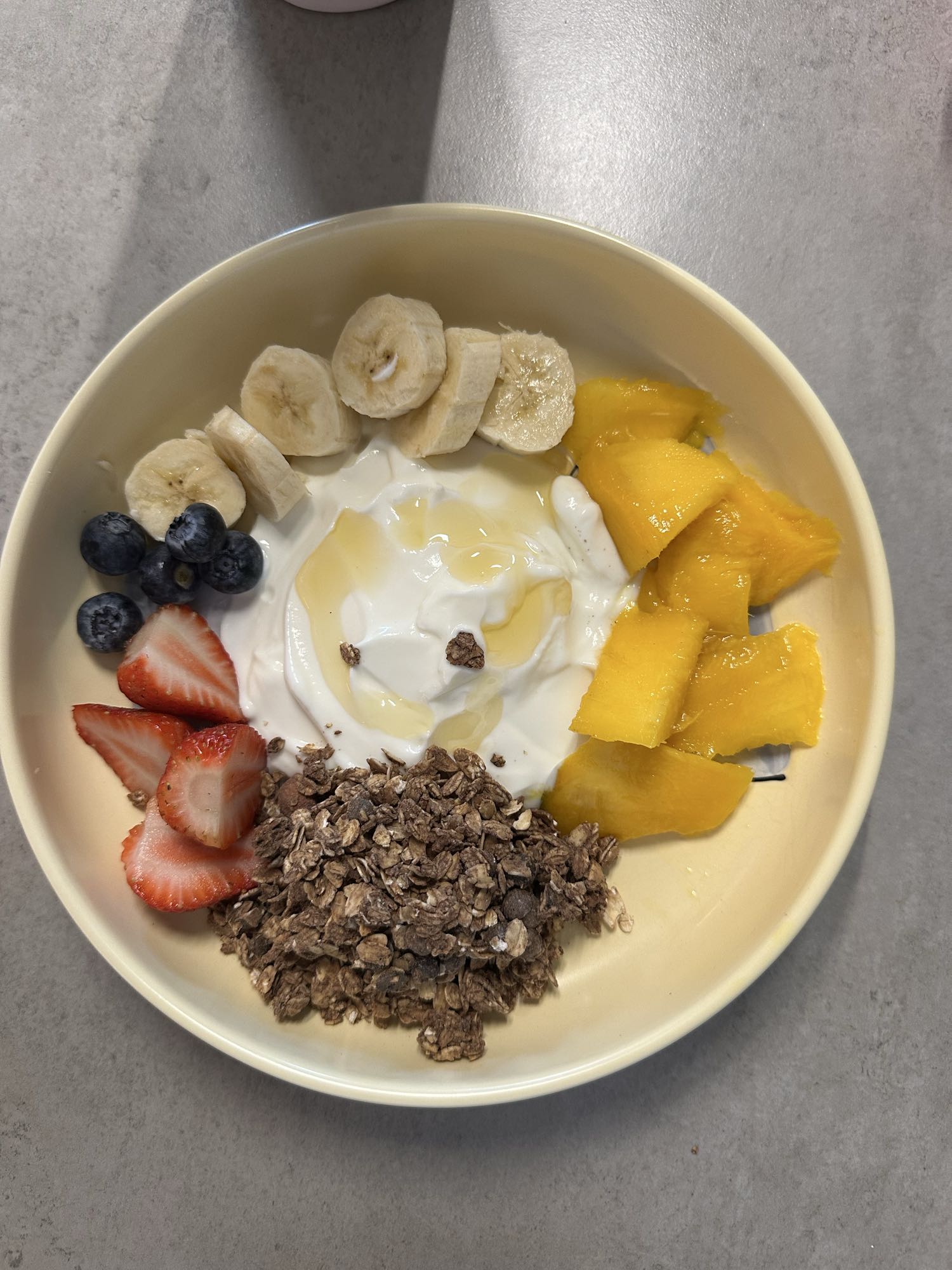 Tazón de yogur con frutas