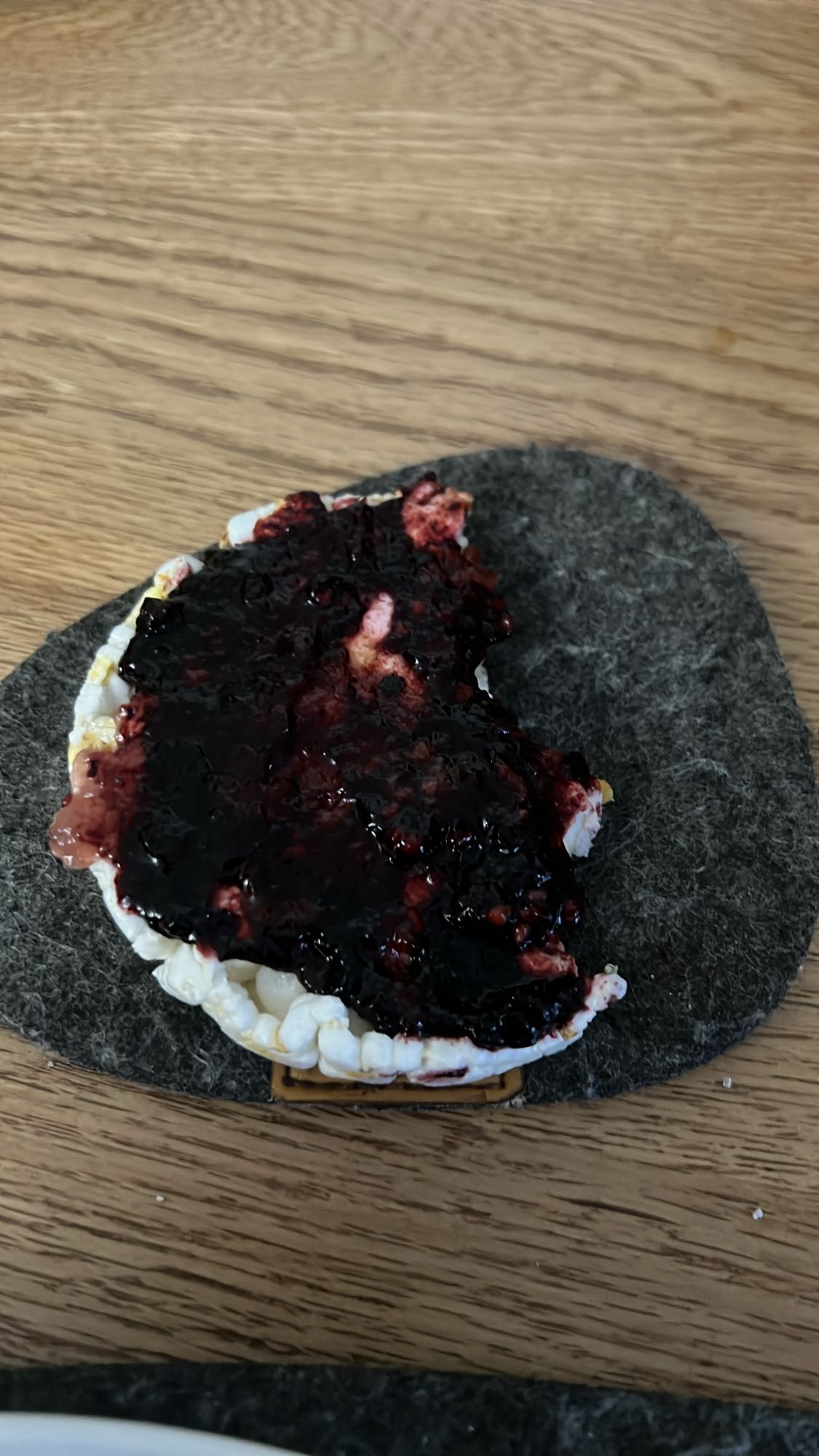 Rice cake with jam