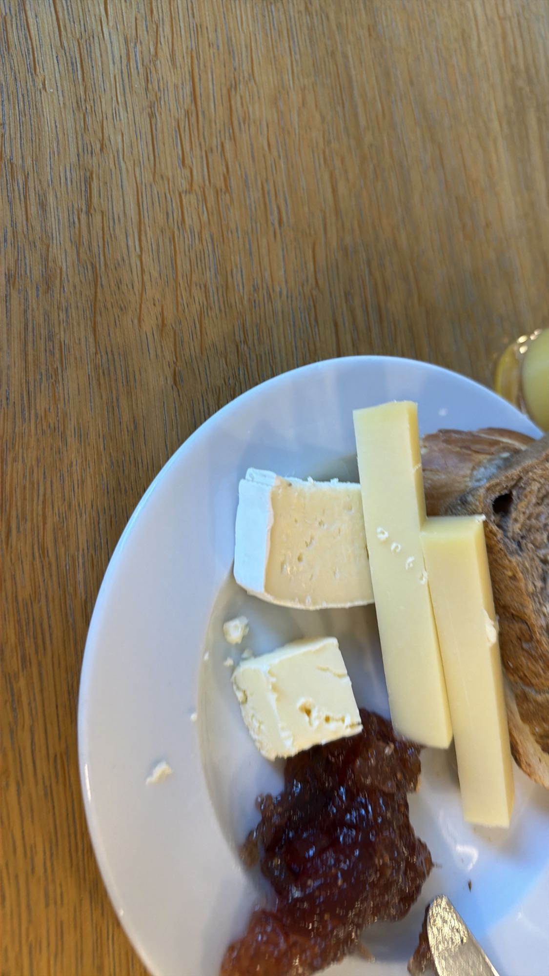 Käse, Brot und Marmelade