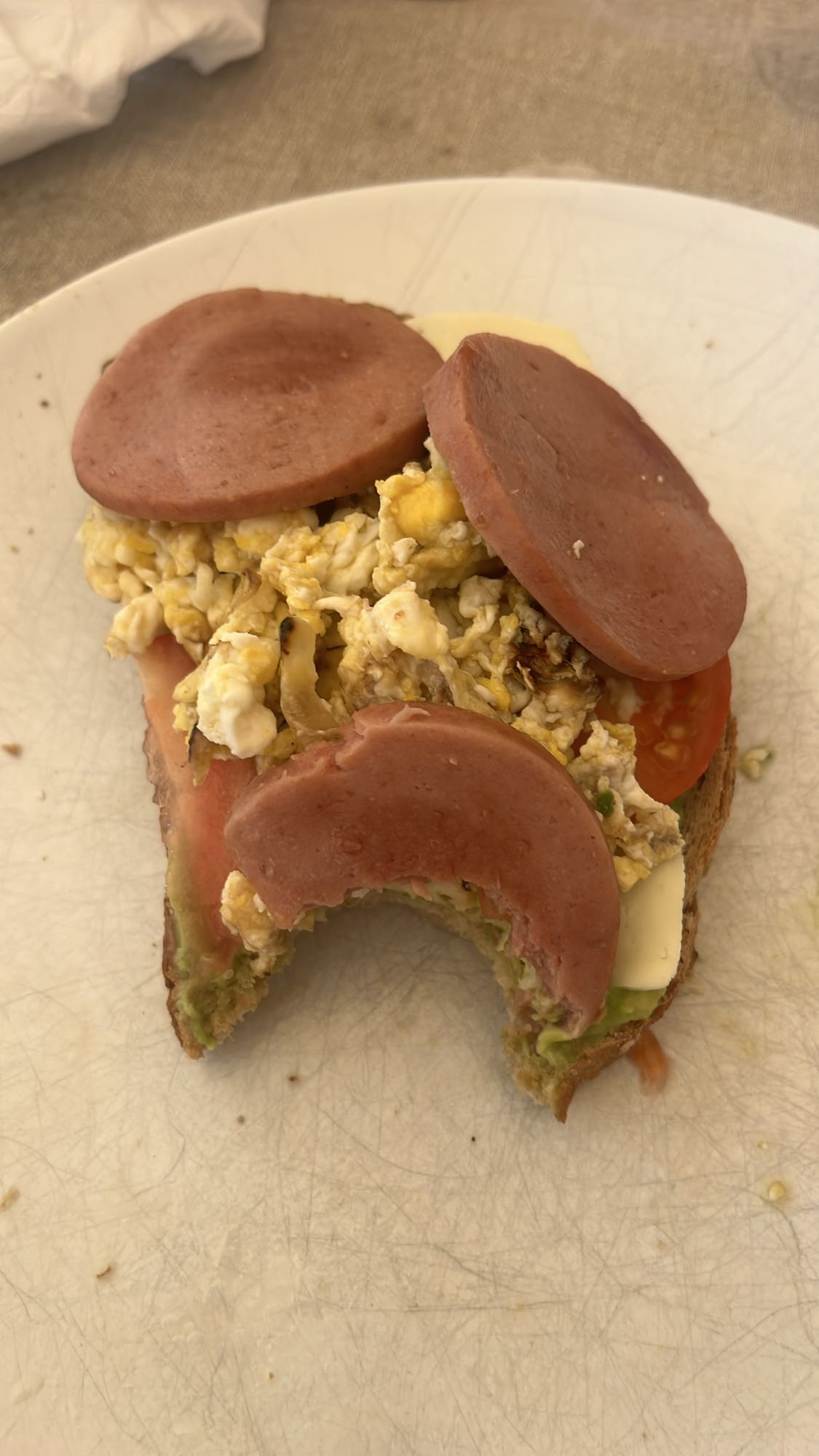 Tostada con huevo y jamón