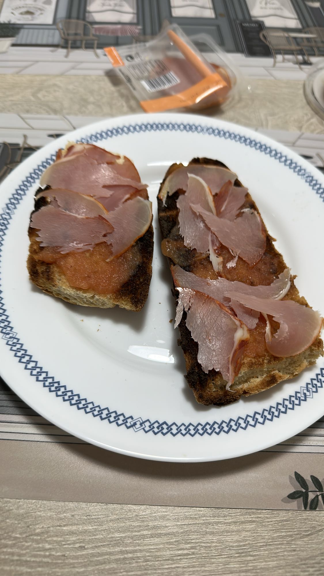 Pan con tomate y jamón