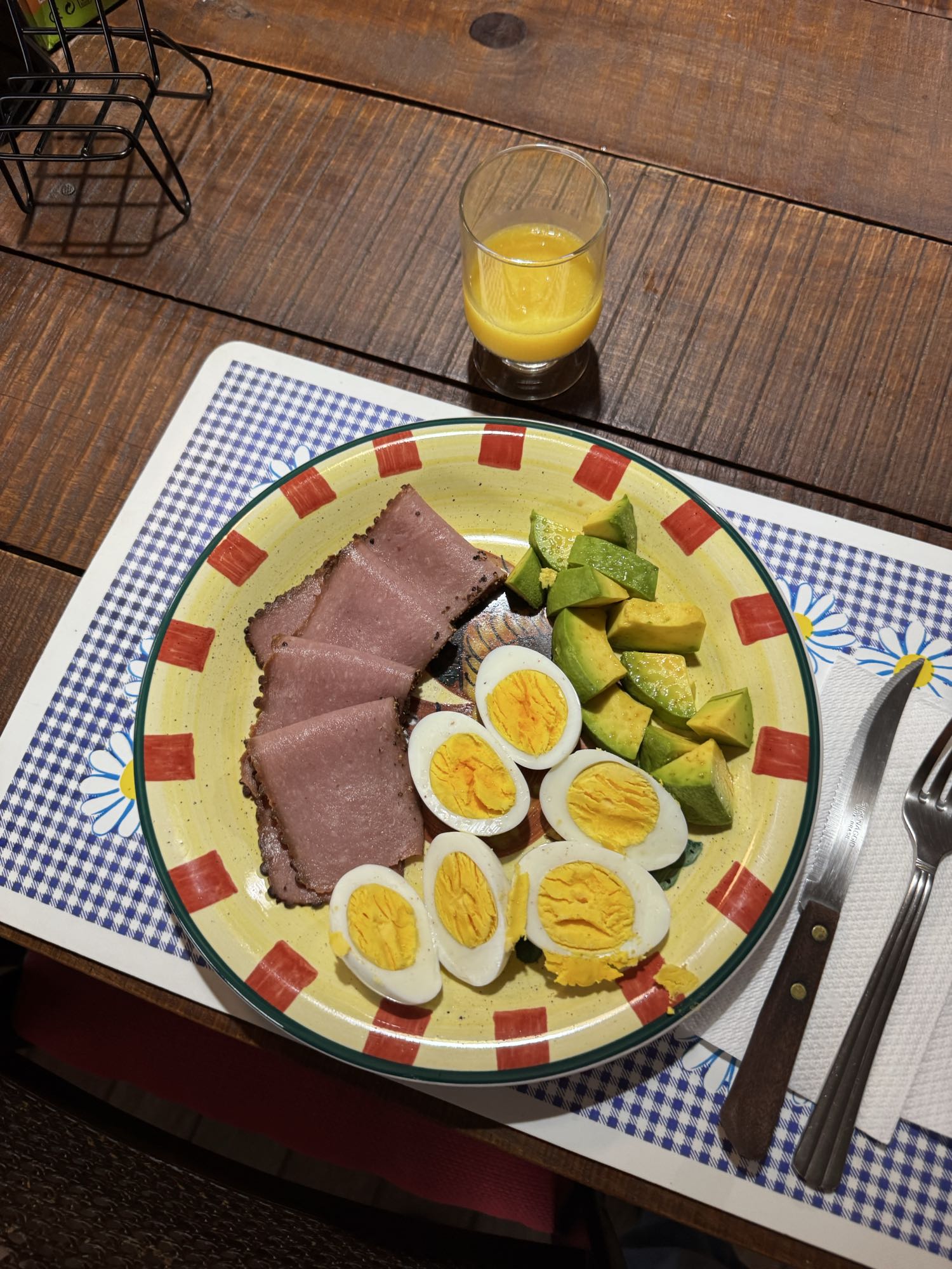 Desayuno con huevo y jamón