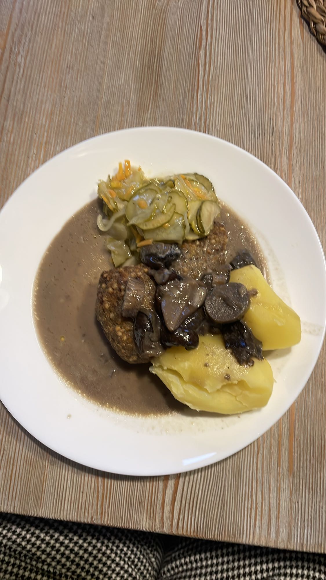 kotlet mielony z ziemniakami