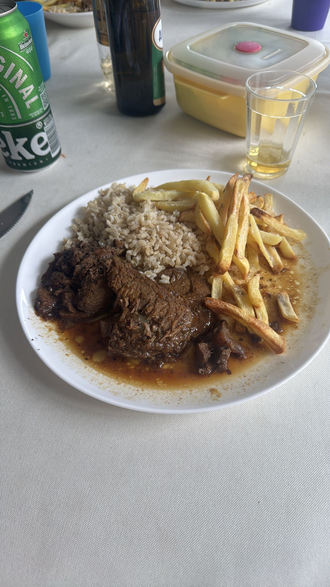 Carne com arroz e batata