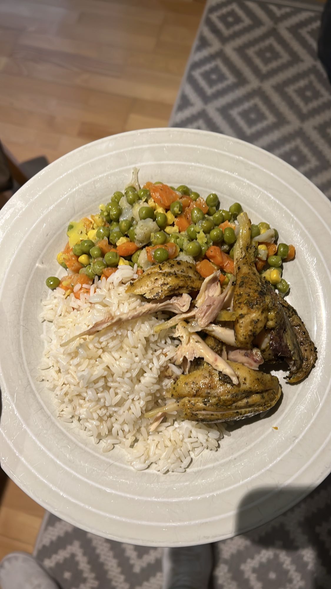 Pałki z kurczaka z ryżem i warzywami