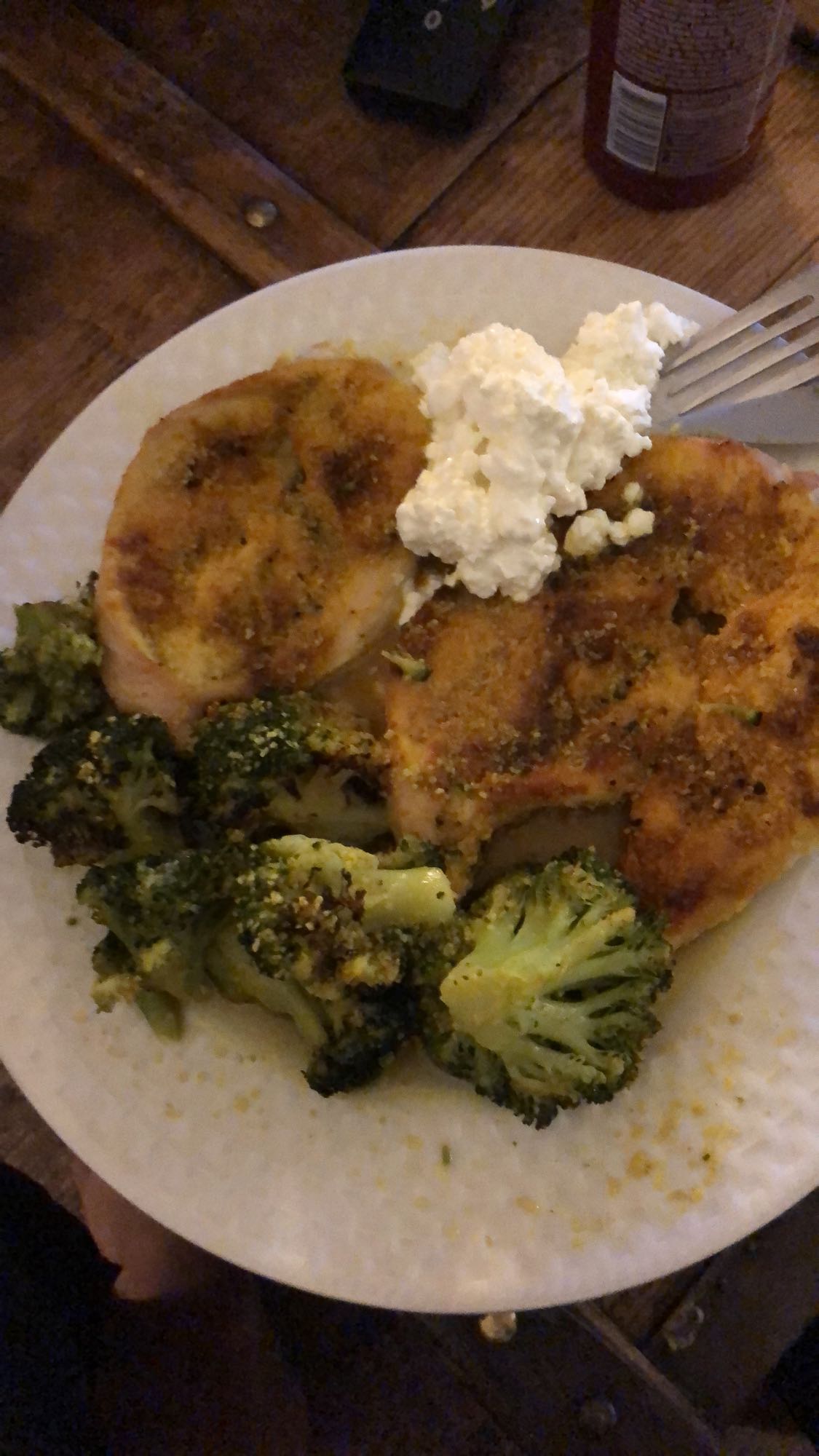 Poulet pané, brocoli, fromage blanc