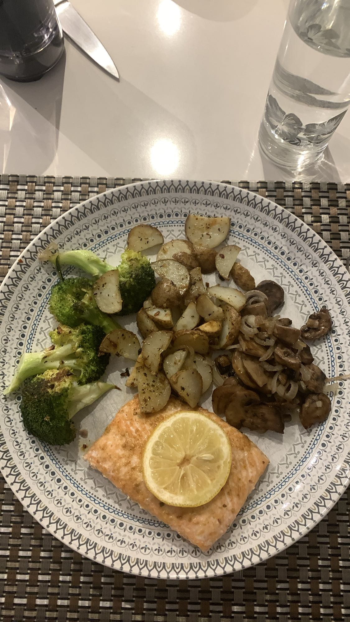 Saumon et légumes rôtis