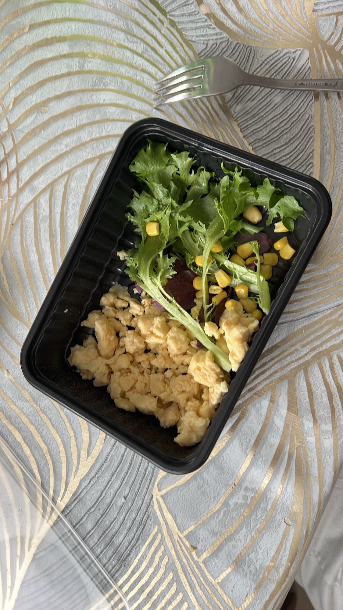 яичница с салатом