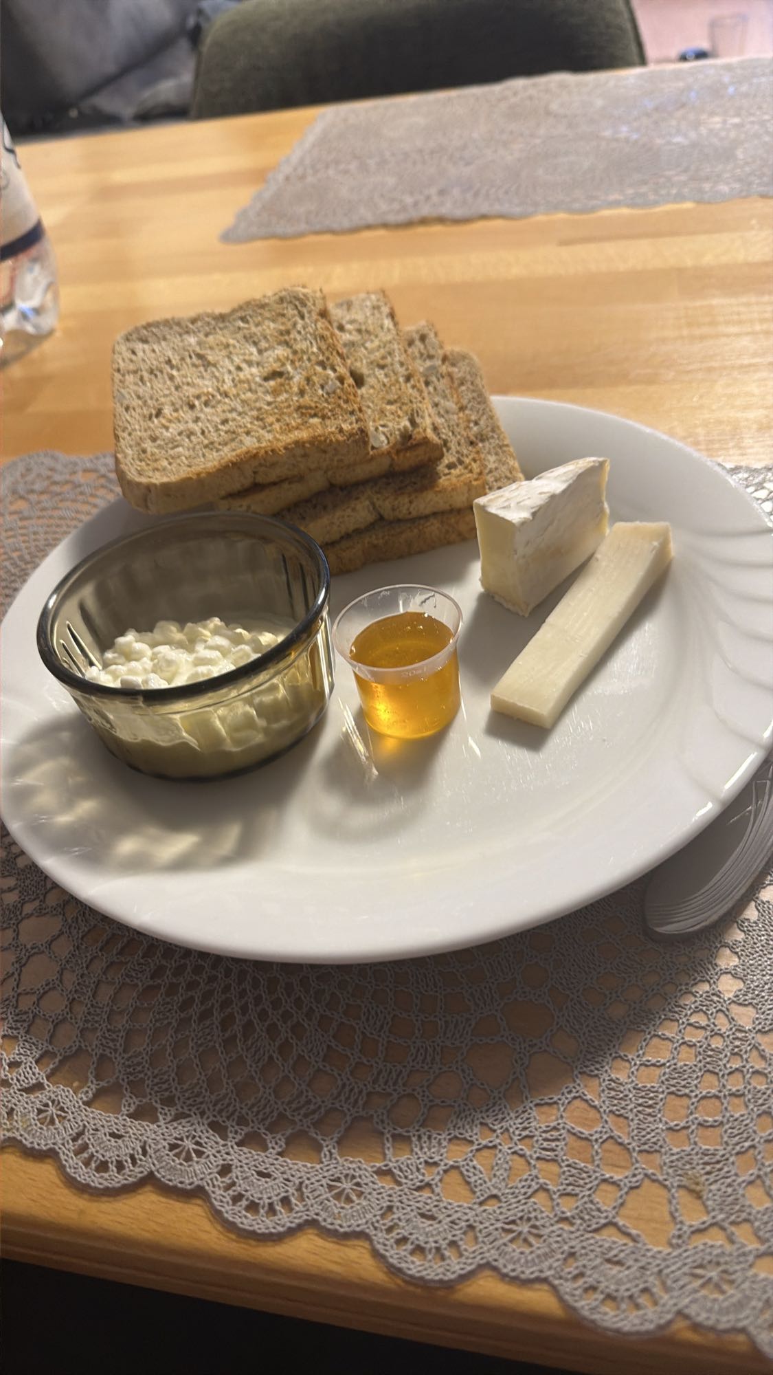 Käse und Brot Frühstück