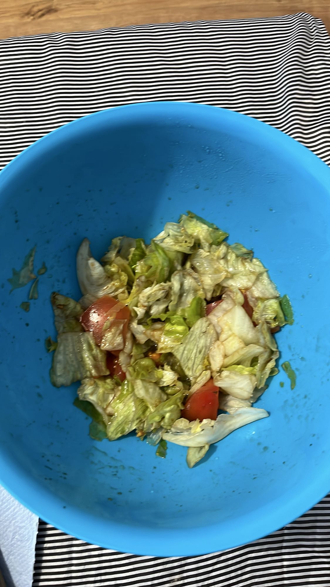 Зелена салата с домати