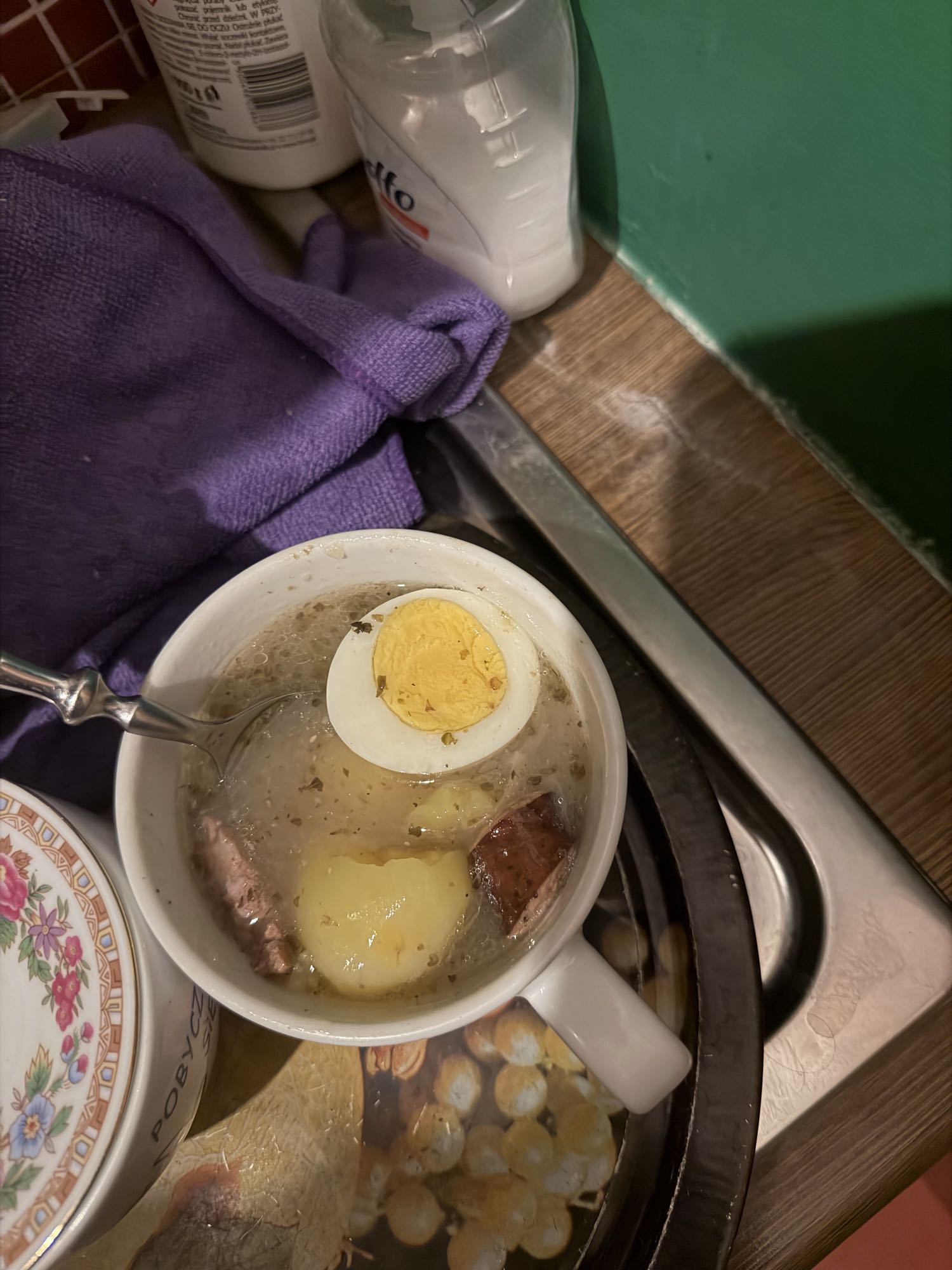 żurek z jajkiem i kiełbasą