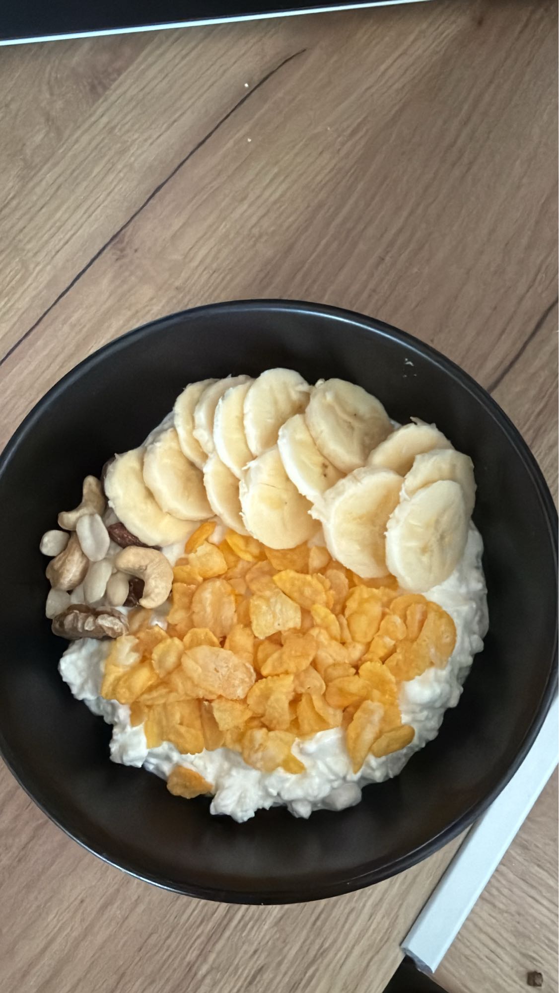 Mic dejun cu iaurt și banană