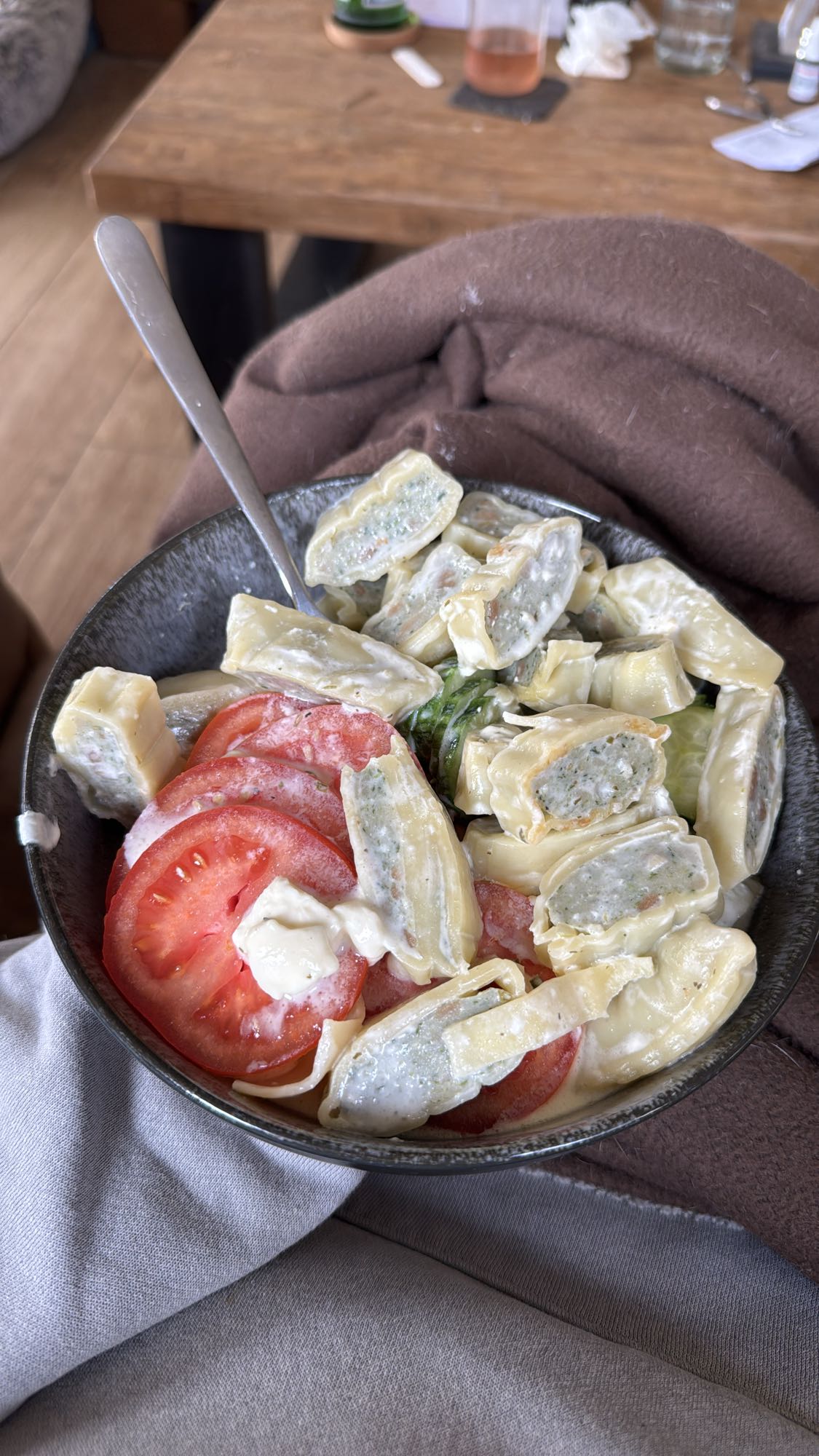 Maultaschen mit Feta light, Tomate und Gurke