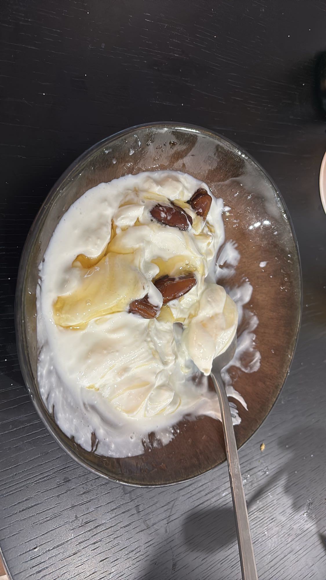 Yaourt avec dattes et miel