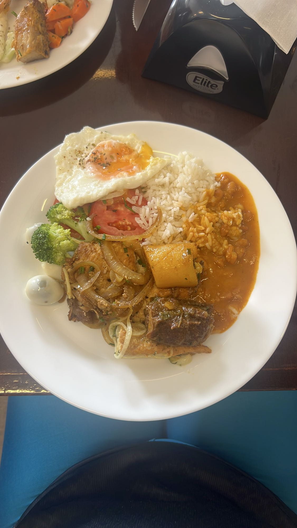 Prato com arroz e carne