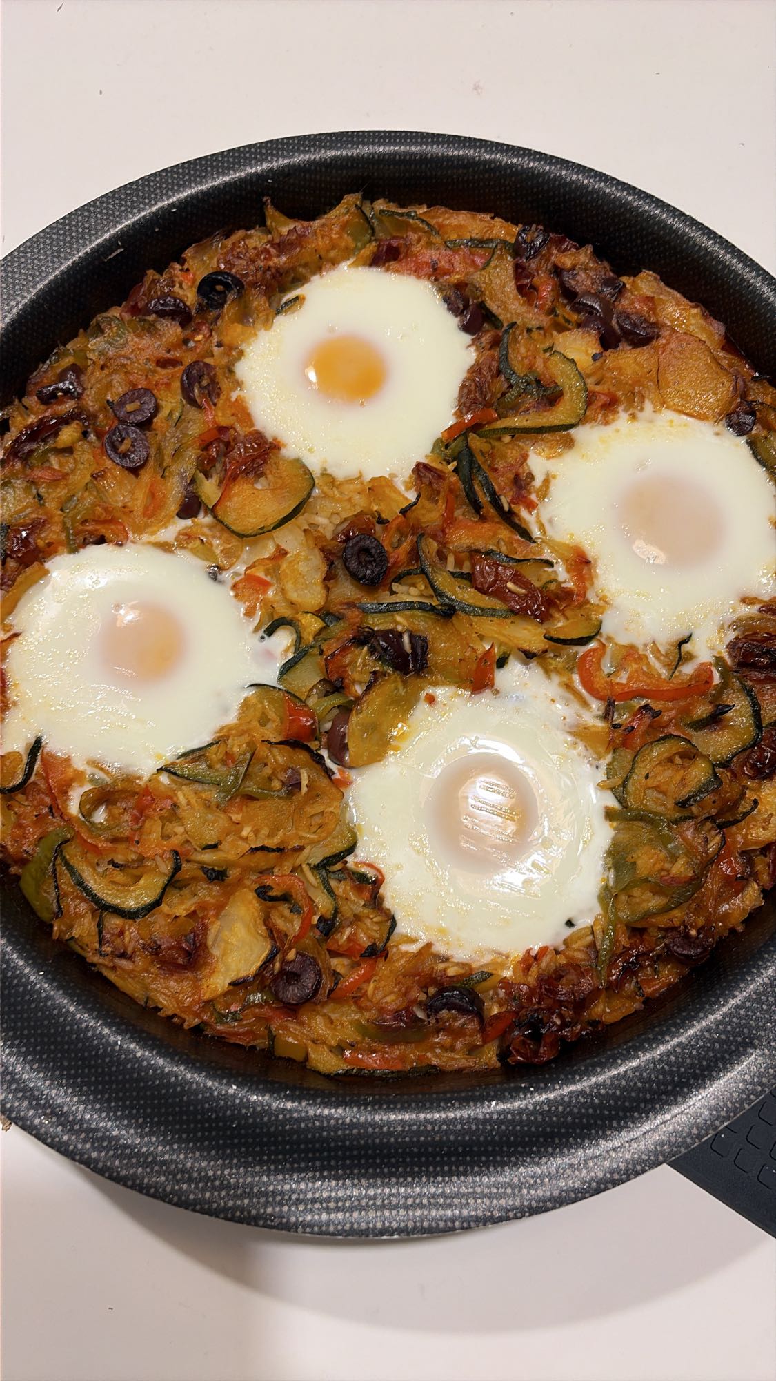 Gebakken groenteschotel met ei