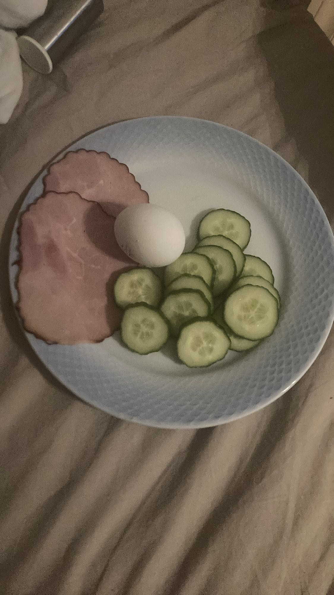 Skinka, ägg och gurka