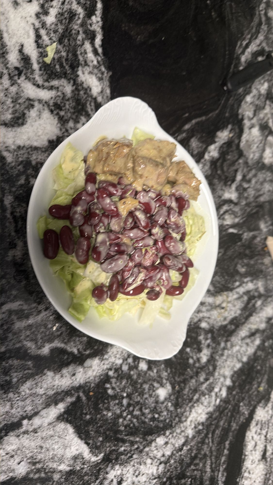 Salade met bonen en kip