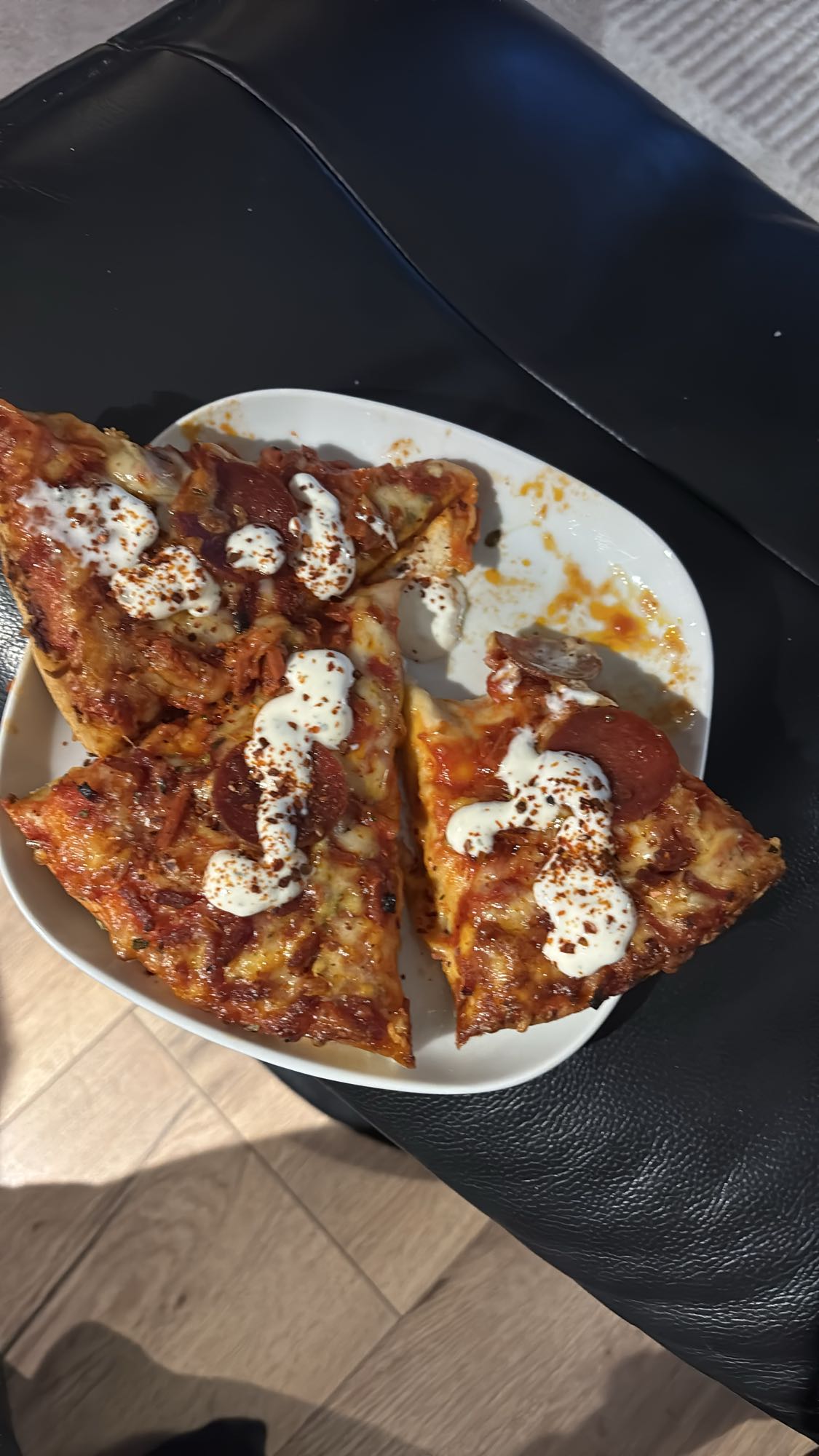 Pepperonipizza med dressing