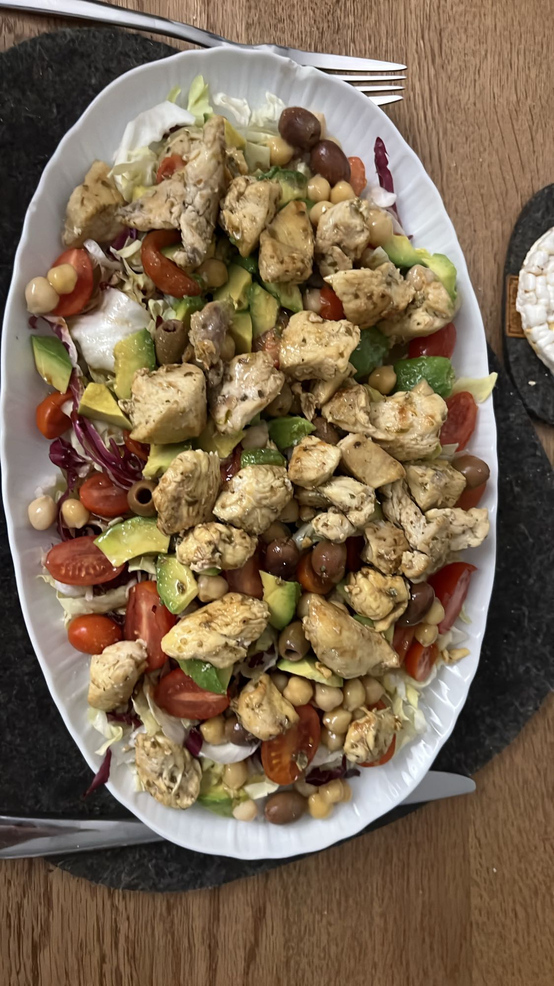 Tavuklu Akdeniz Salata