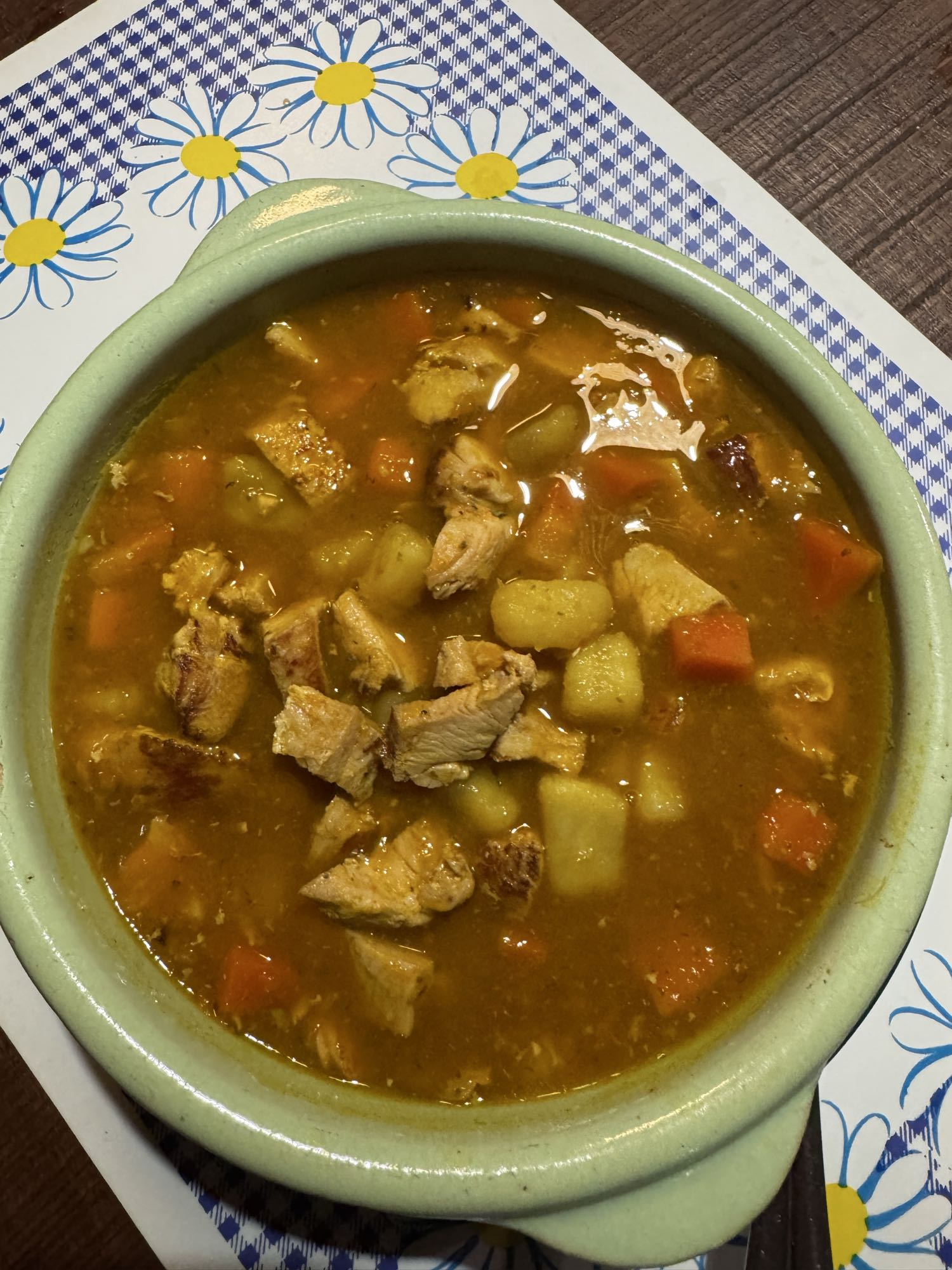 Sopa de pollo y verduras