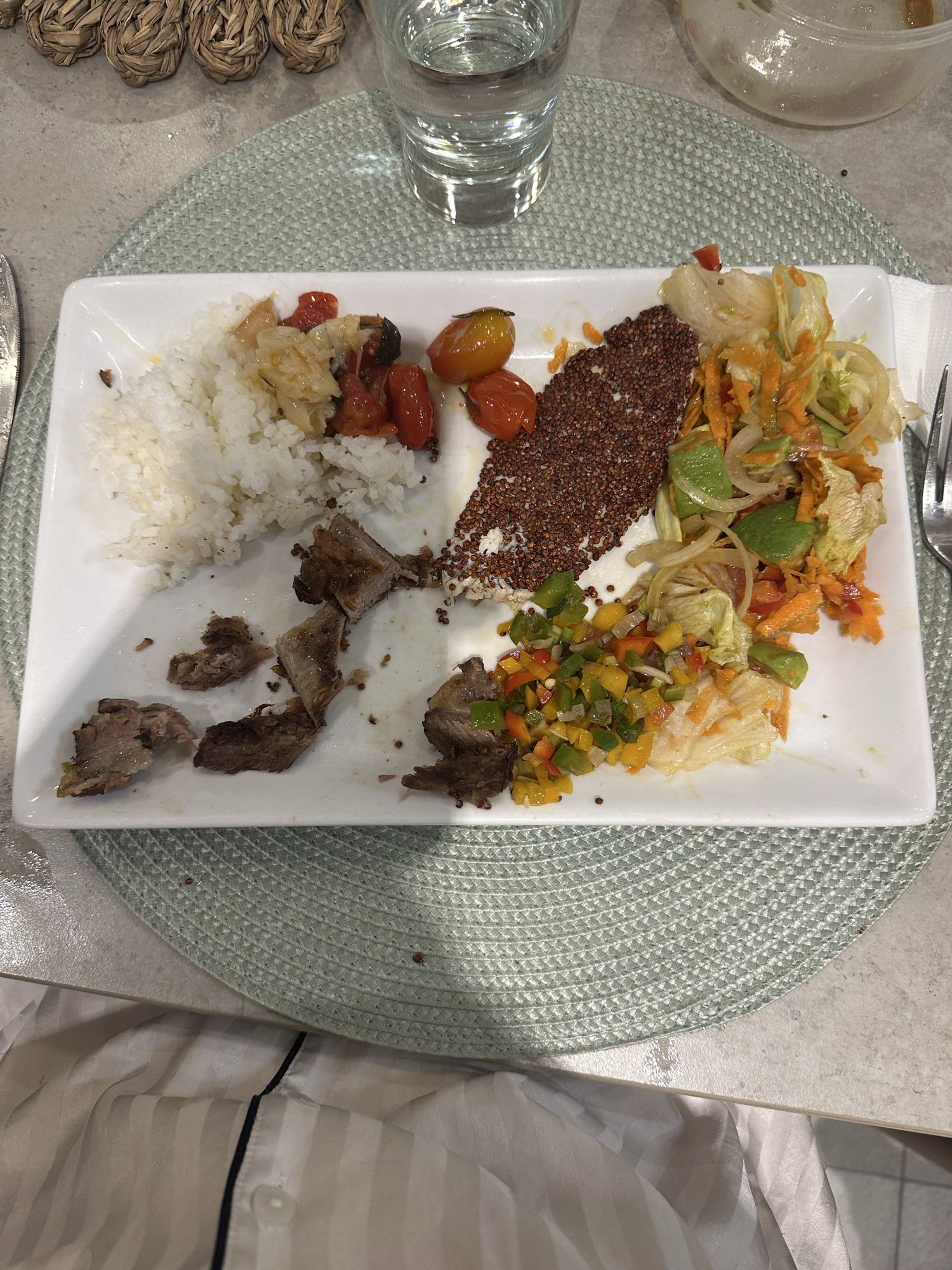 Milanesa de pollo de quinoa con vegetales