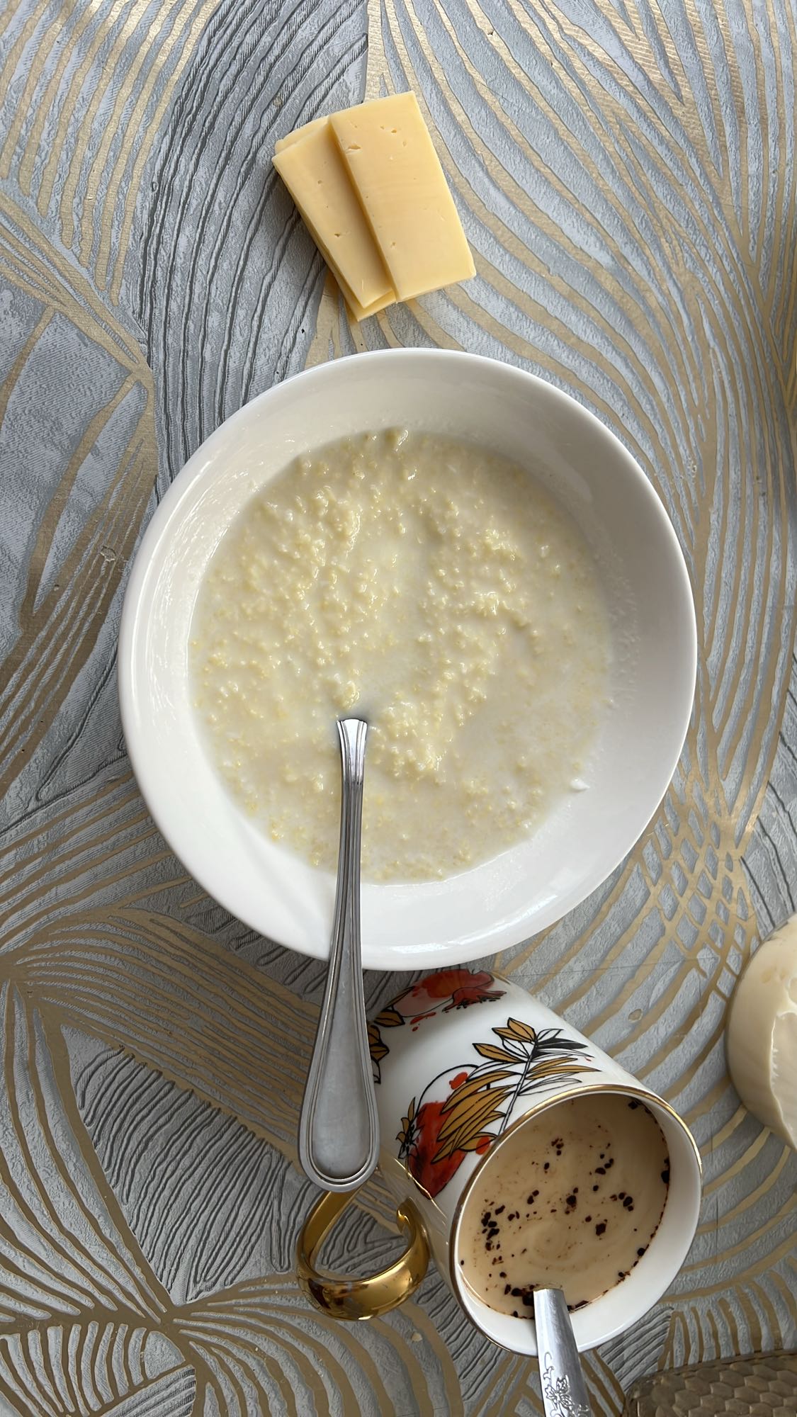 каша с сыром и кофе