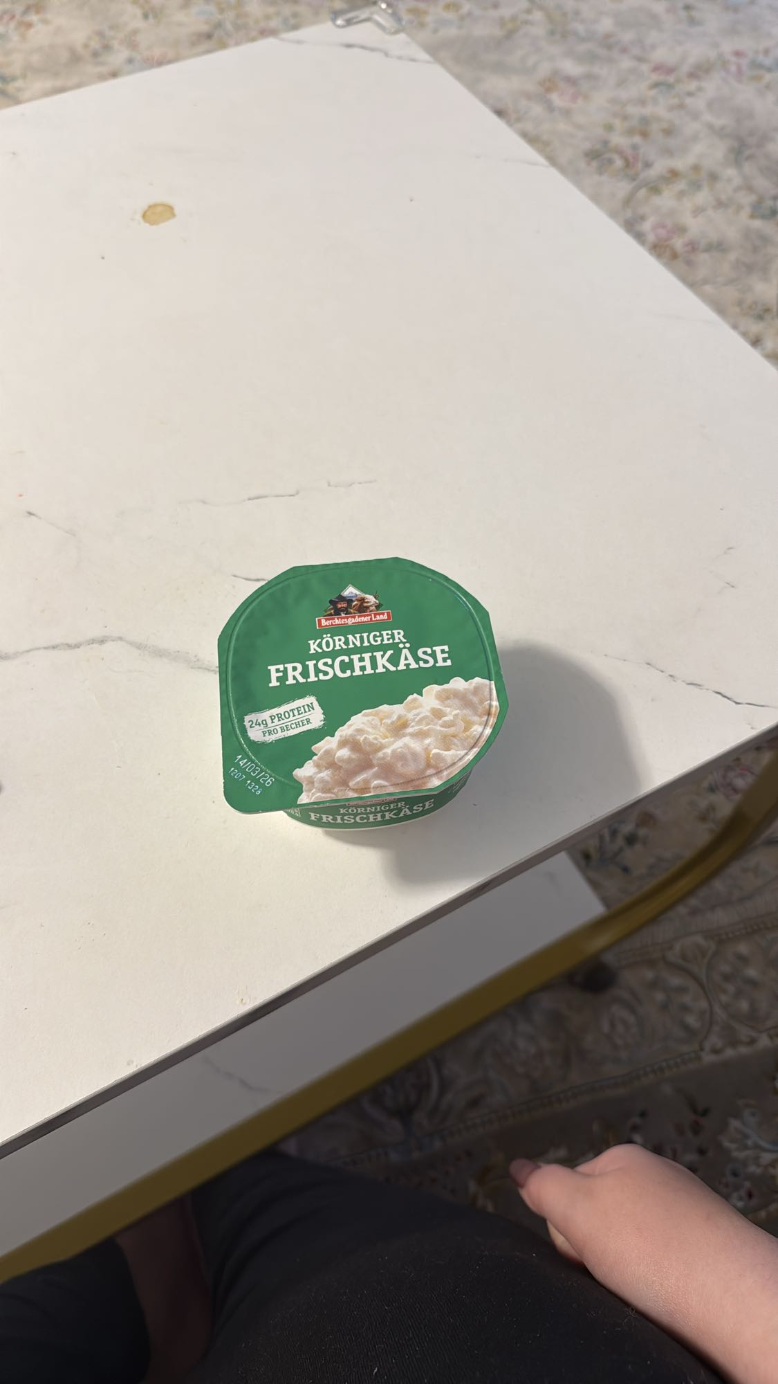 Körniger Frischkäse Becher