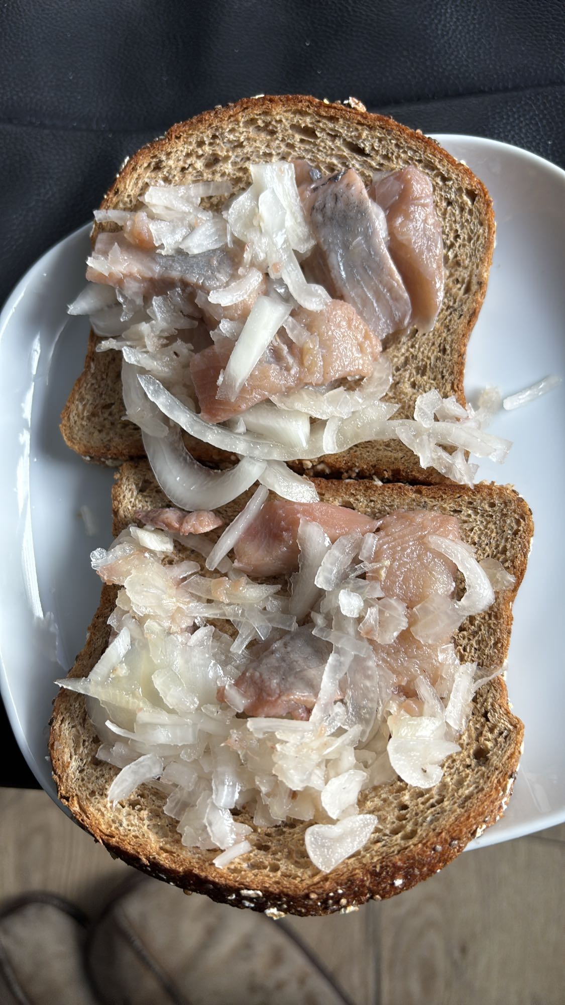 Sildesmørbrød med løk